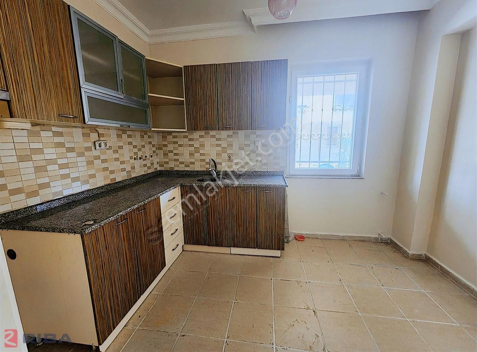 Güzeloba Mah. Merkezi Konumda 1+1 Kiralık Boş Daire