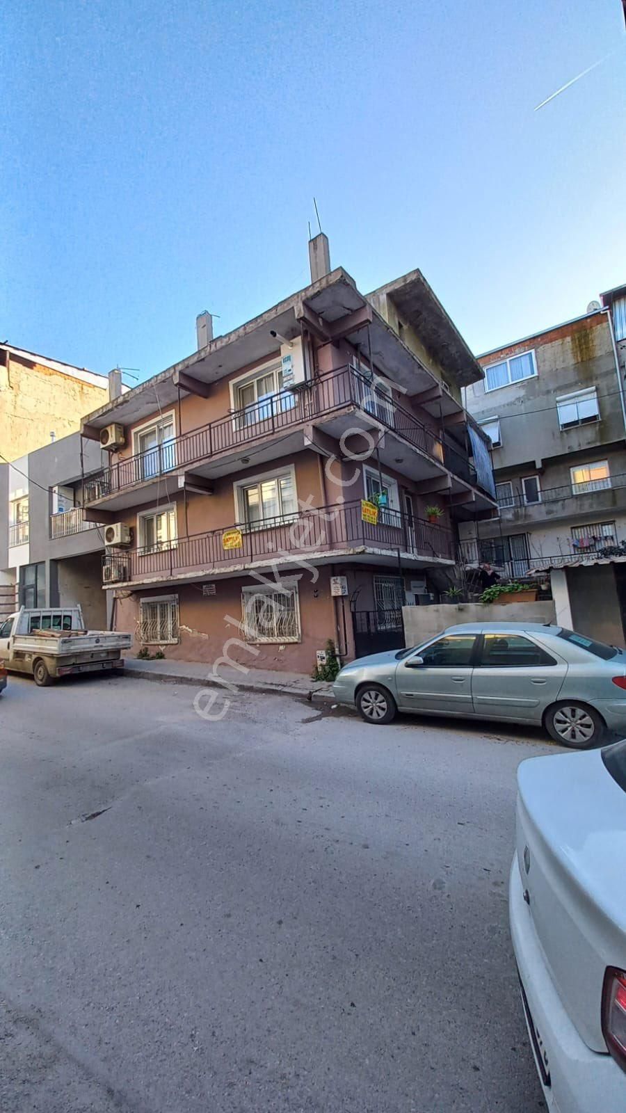 Buca Mustafa Kemal Mahallesi’nde Ana Caddeye Yakın Satılık Arsa