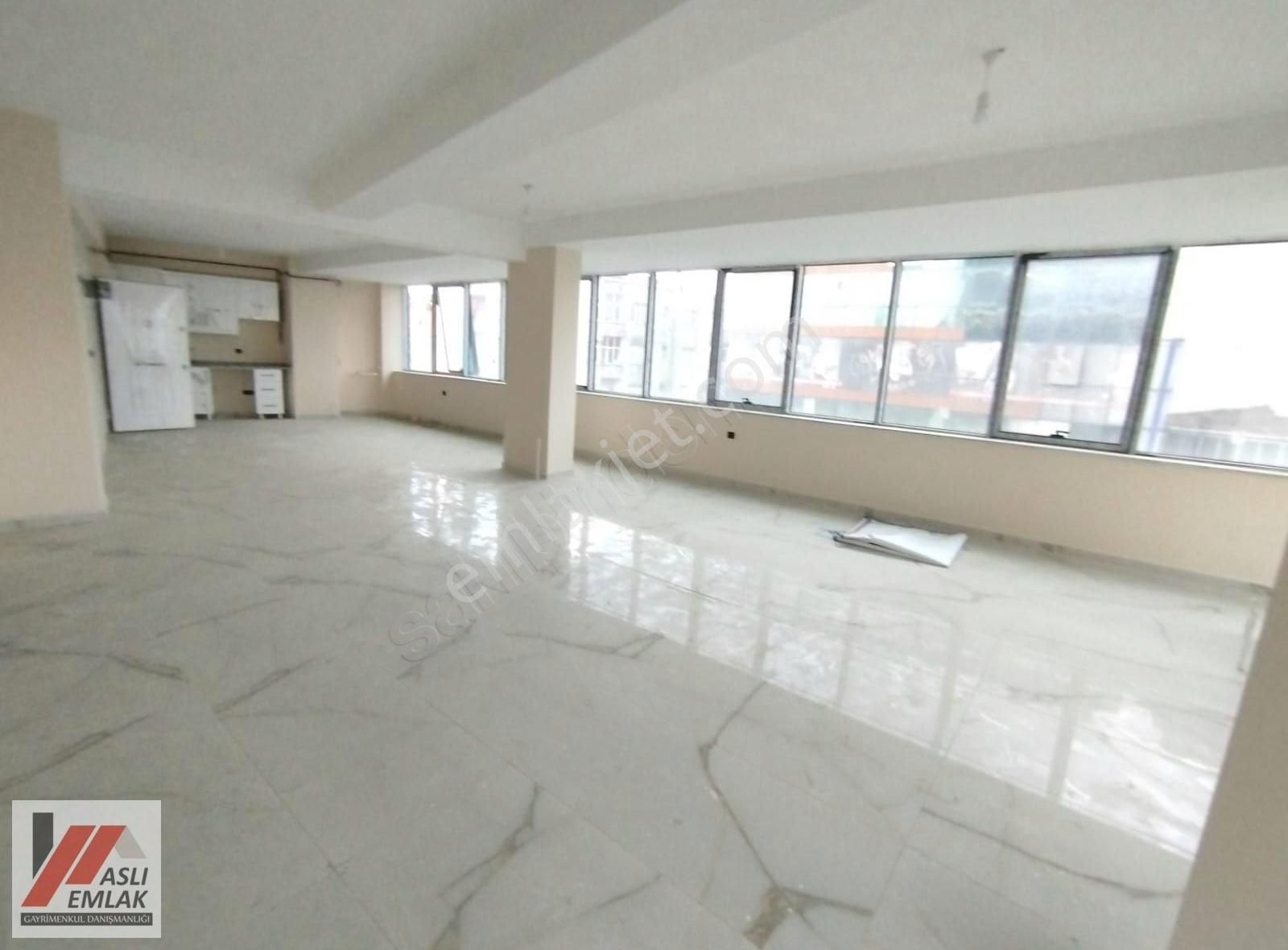 Aslı Emlak'tan Gazi Mah Plaza Katı Sıfır Asansörlü