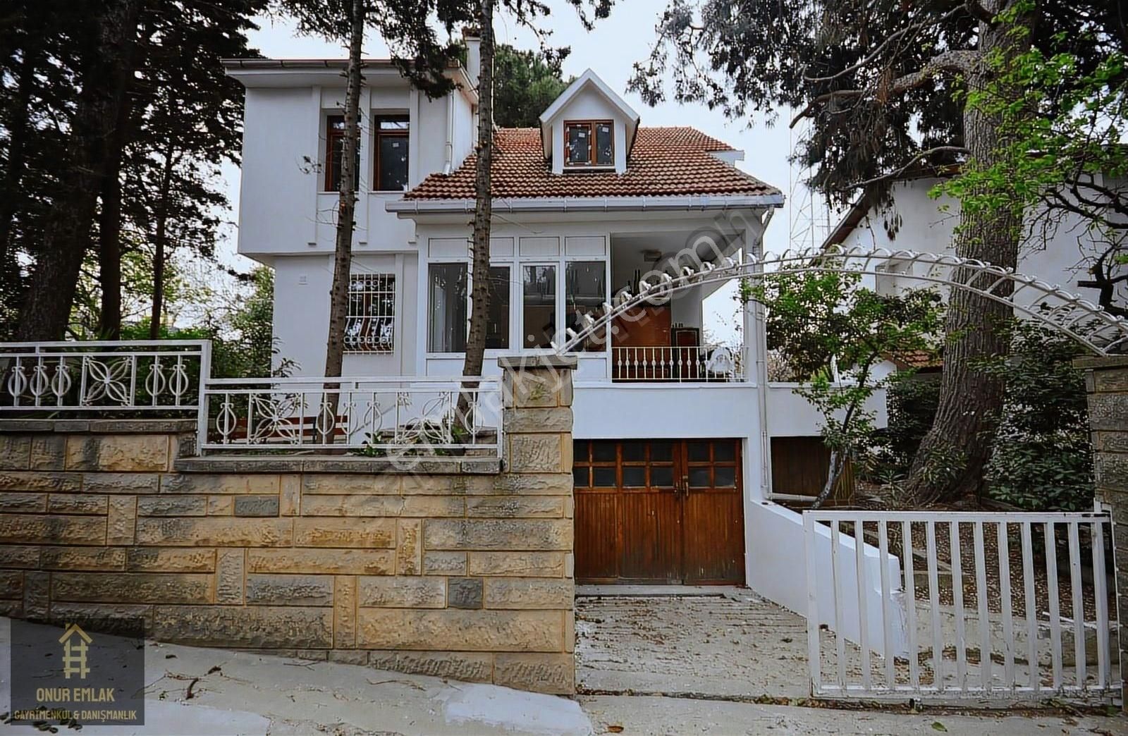Kumburgazda Denize 100metre Mesafede Kiralık Bahçeli Villa