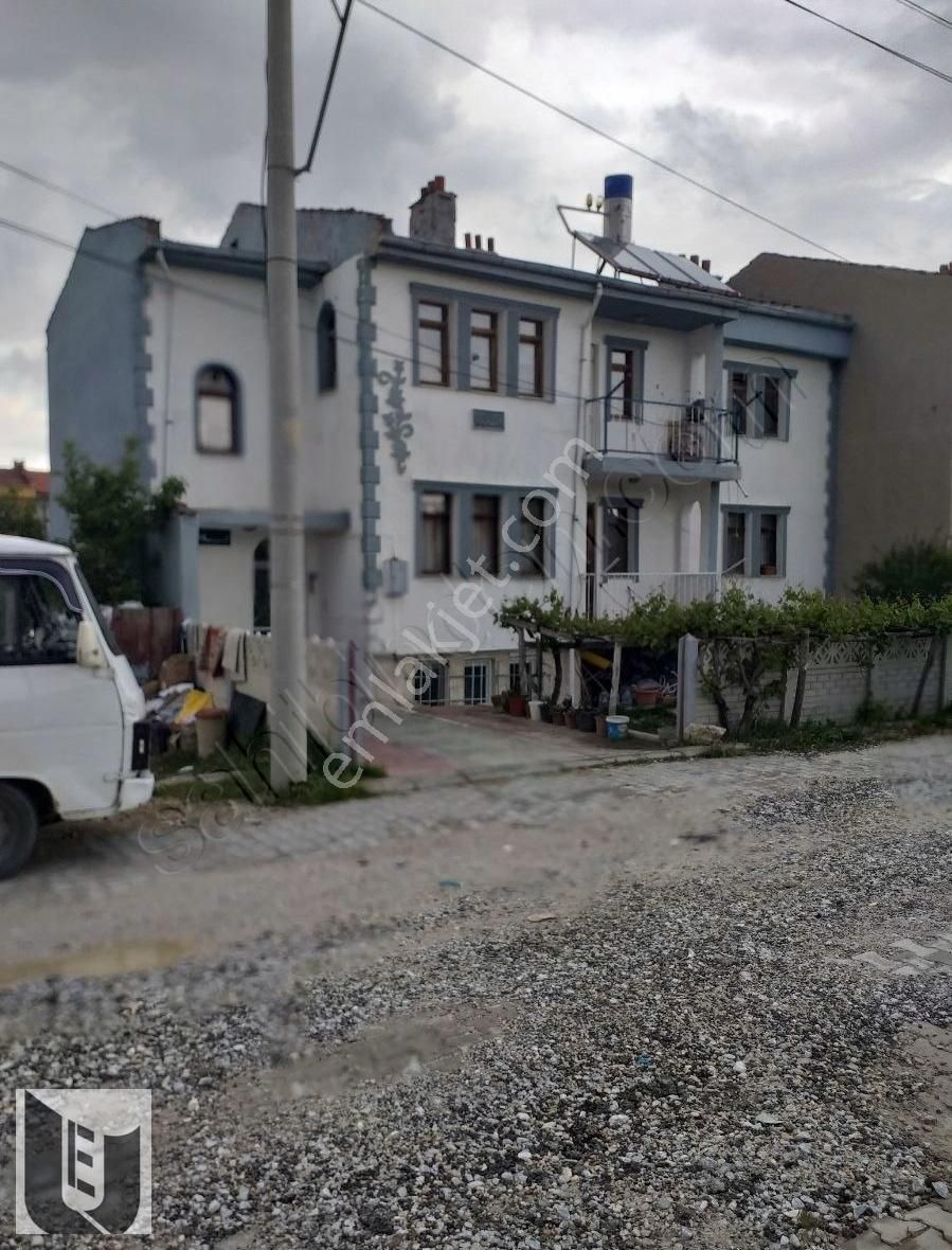 Uydukent Emlak'tan B+2 Katlı Güney Cepheli Müstakil Bahçeli Ev