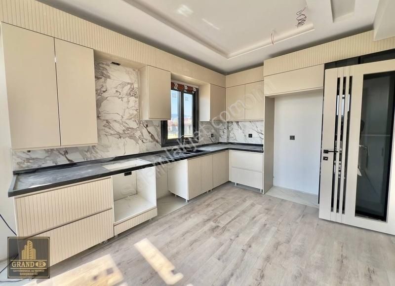Mezitli Kuyuluk Geniş Bağımsız Mutfak ,salon 2+1 Satılık Daire