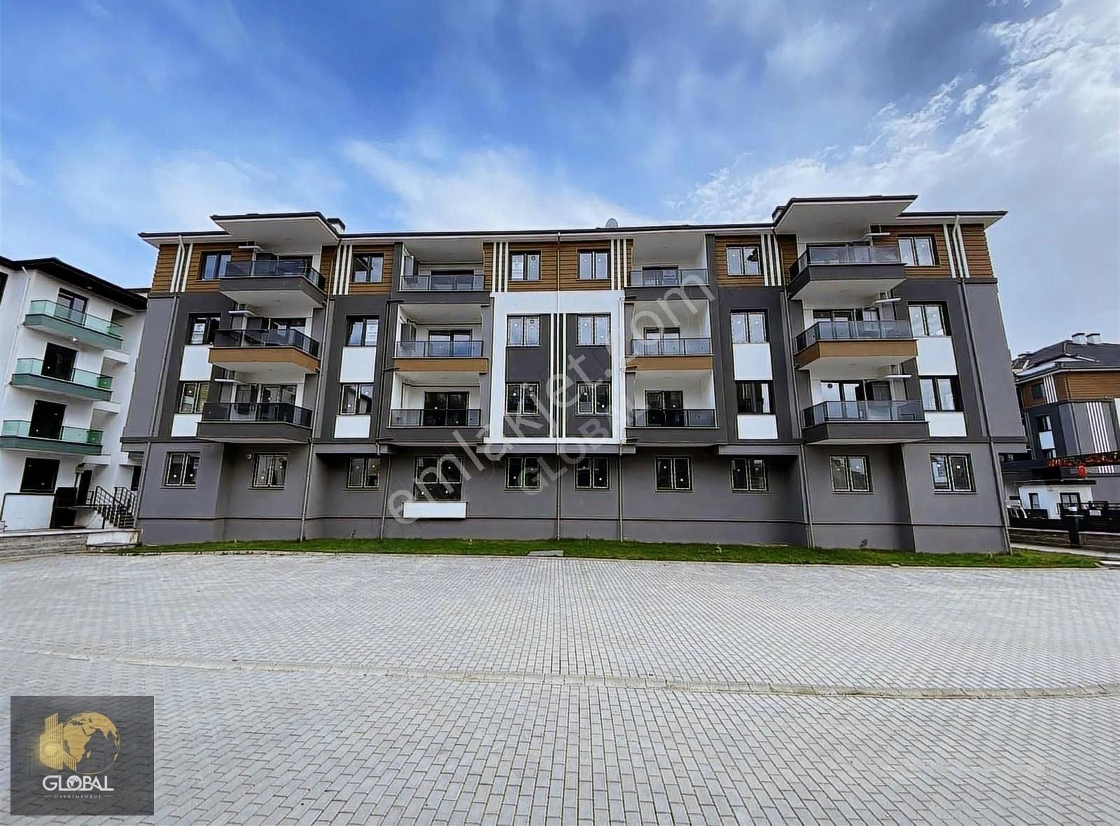 Çatmaca'da Site İçerisinde Satılık 2+1 Daire