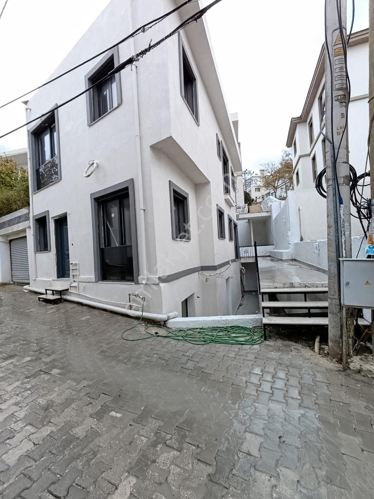 İzmir Çeşmede Denşze 300m Sıfır 3+1 Dublex