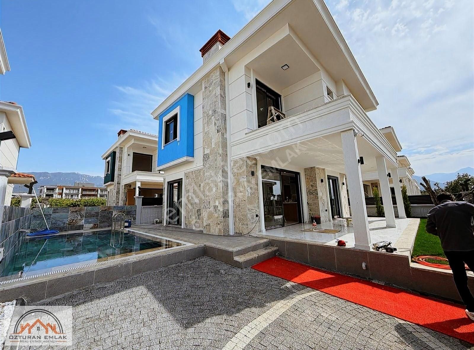Kuşadası Davutlar 'da Müstakil Özel Havuzlu 3+1 Lüx Villa