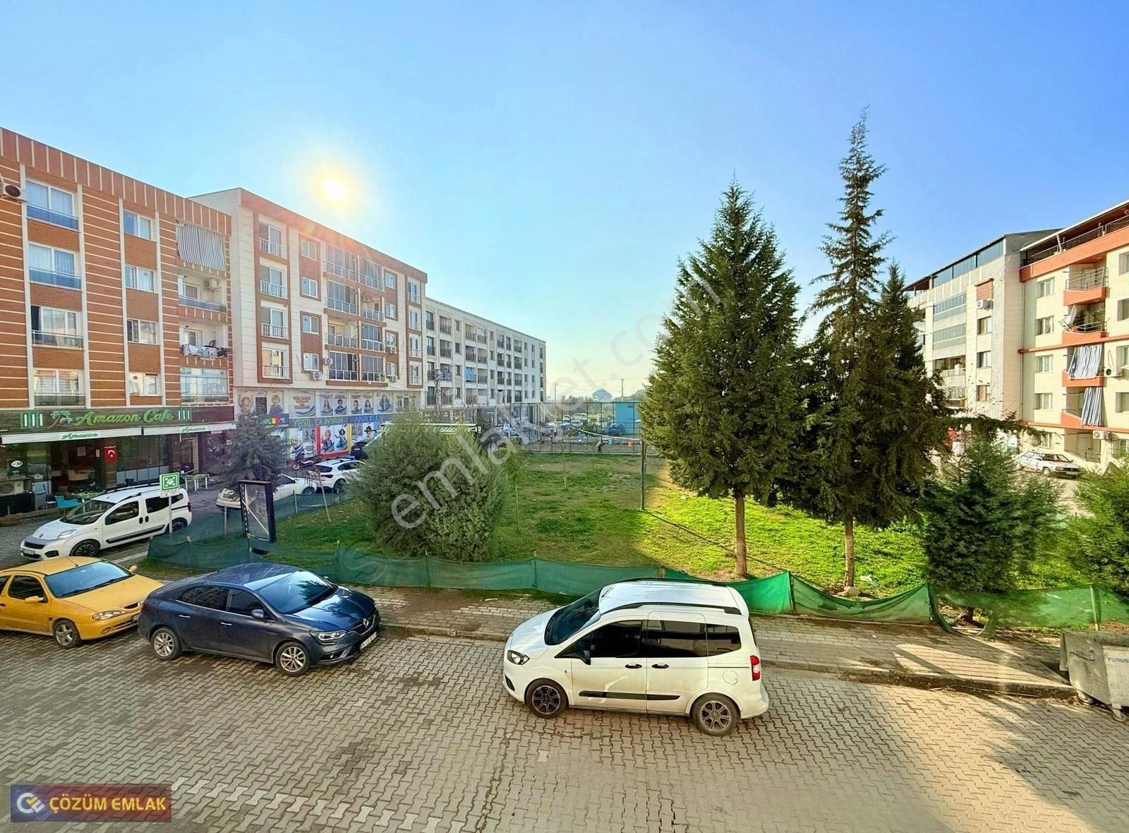 Çözüm Emlak'tan Ara Kat 2+1 Önü Açık Parka Bakan Satılık Daire