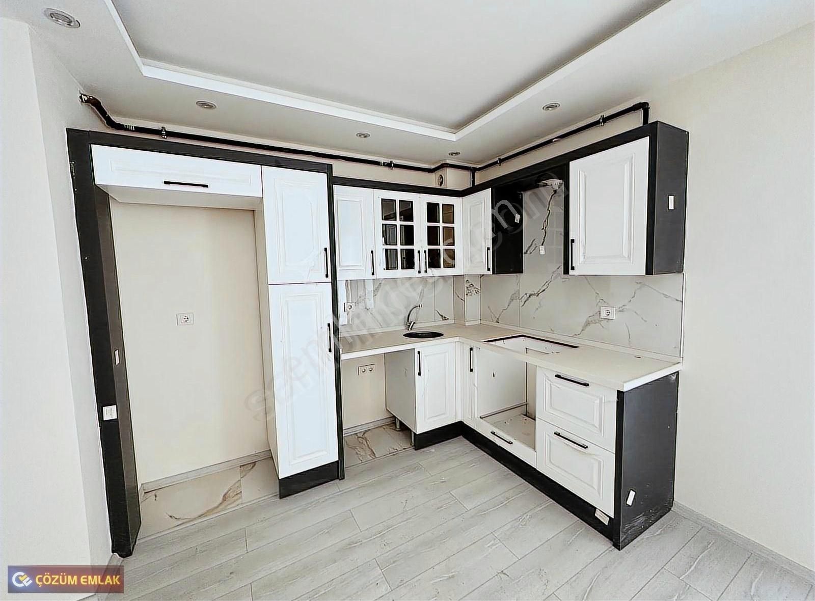 Çözüm Emlak'tan Sıfır 1+1 İstasyon Civarında Satılık Daire