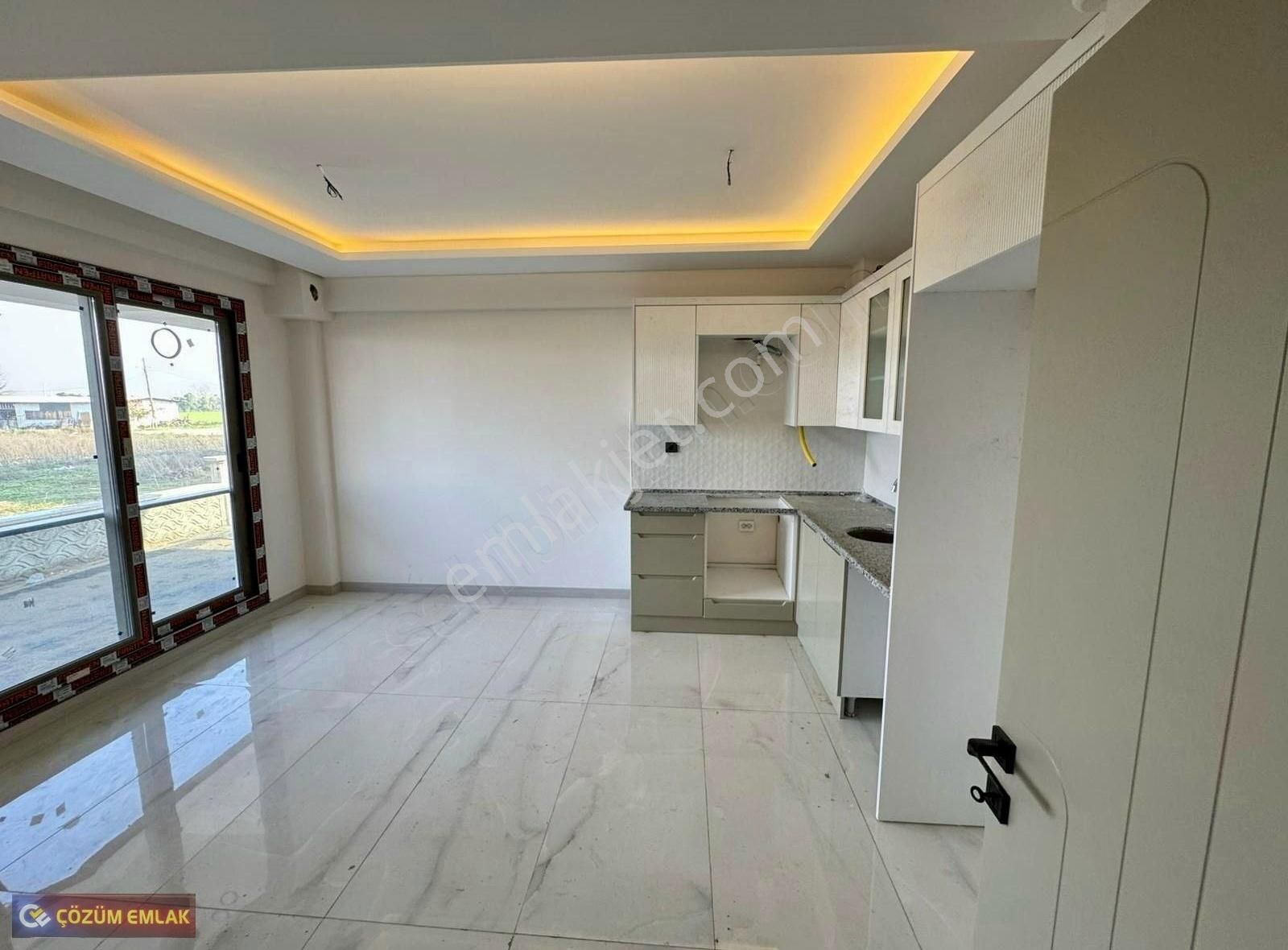 Çözüm Emlak'tan Site İçerisinde 2+1 Otoparklı Lüks Satılık Daire