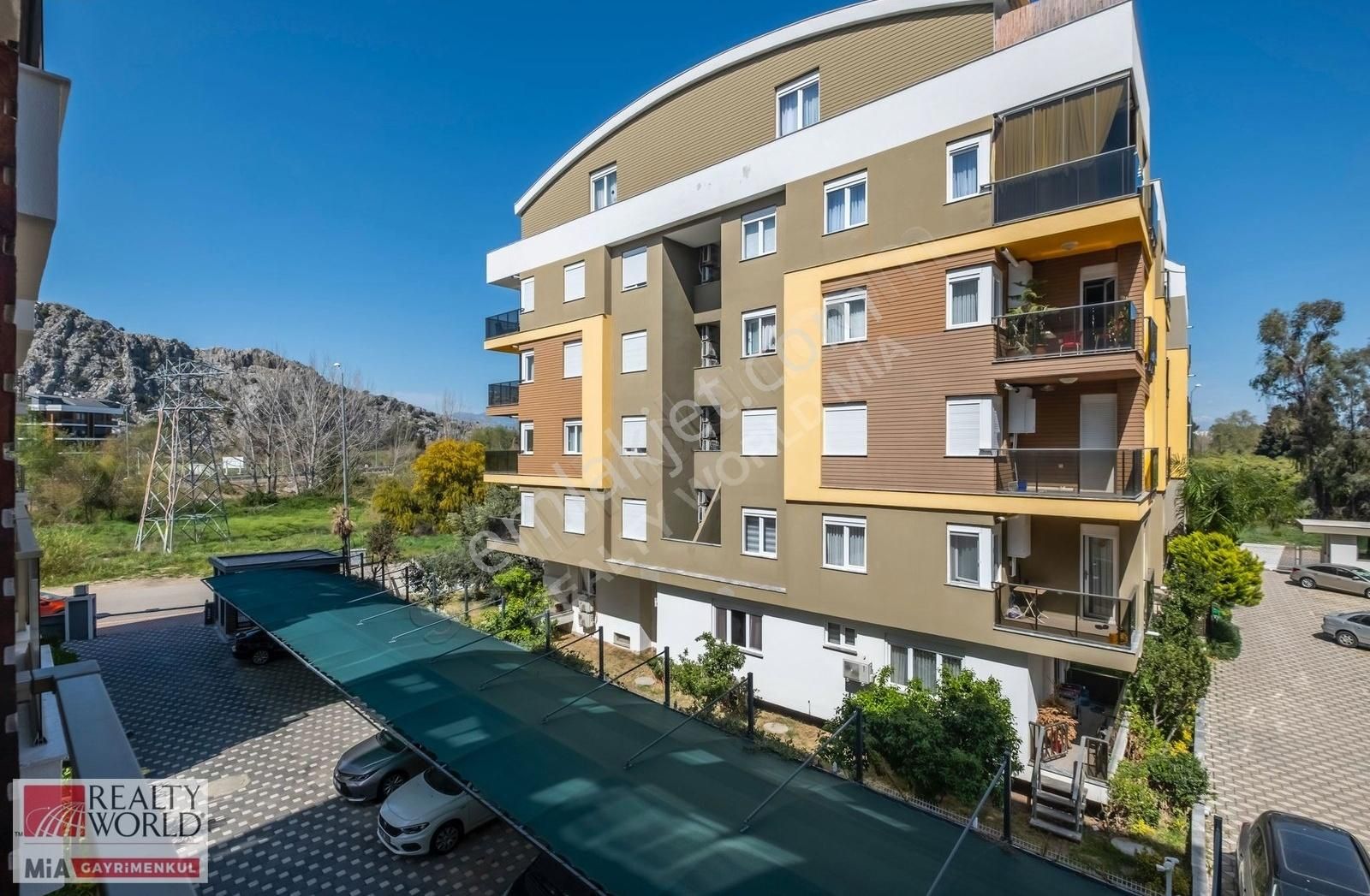 Antalya Konyaaltı Hurma 2+1 Havuzlu Saunalı Doğalgazlı Satılık