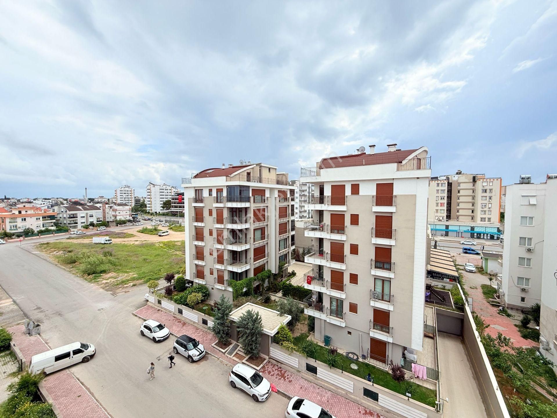 Güzeloba'da Rauf Denktaş Yakını 3+1 Doğalgazlı Lüx Daire