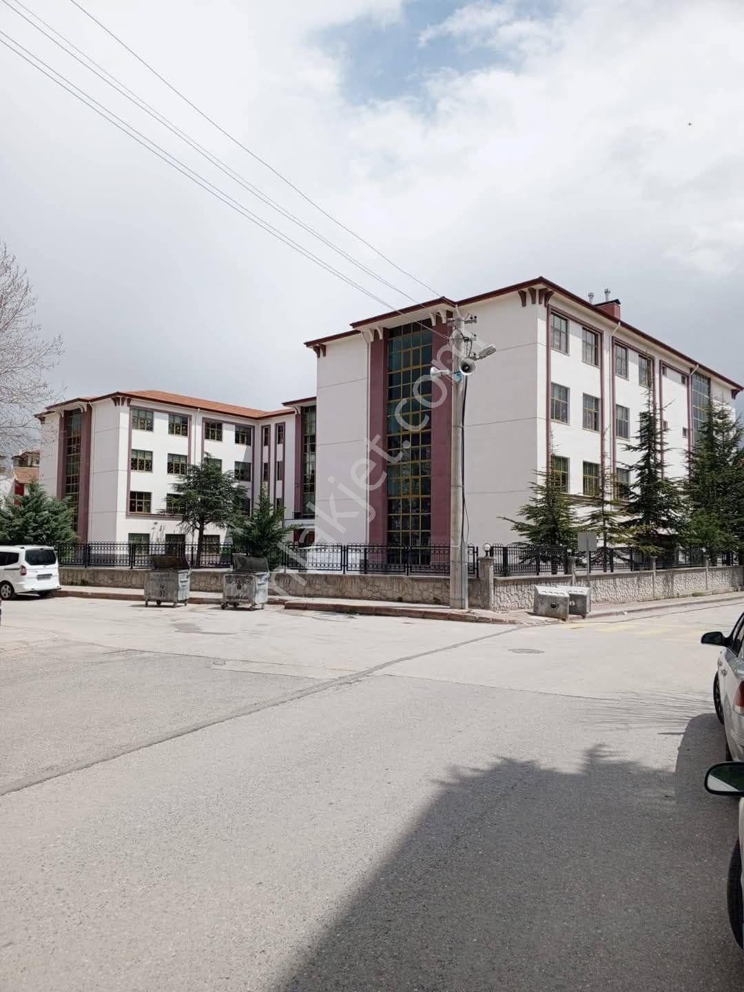 Niğde Merkez Selçuk Mah. X Lance Cafe Altı & Mehmet Emet Okulu Yanı Cadde Cepheli Satılık Daire