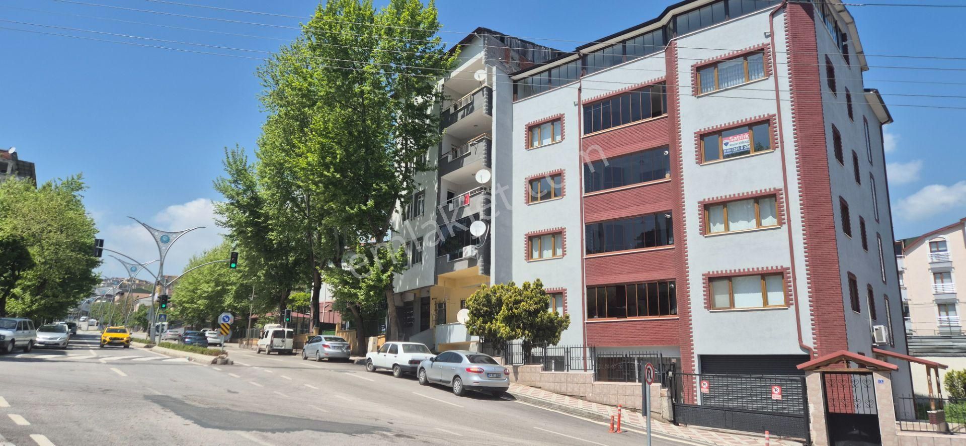 İzmit Kuruçeşme Merkezde Cadde Üzeri Satılık 4+1 Arakat Daire