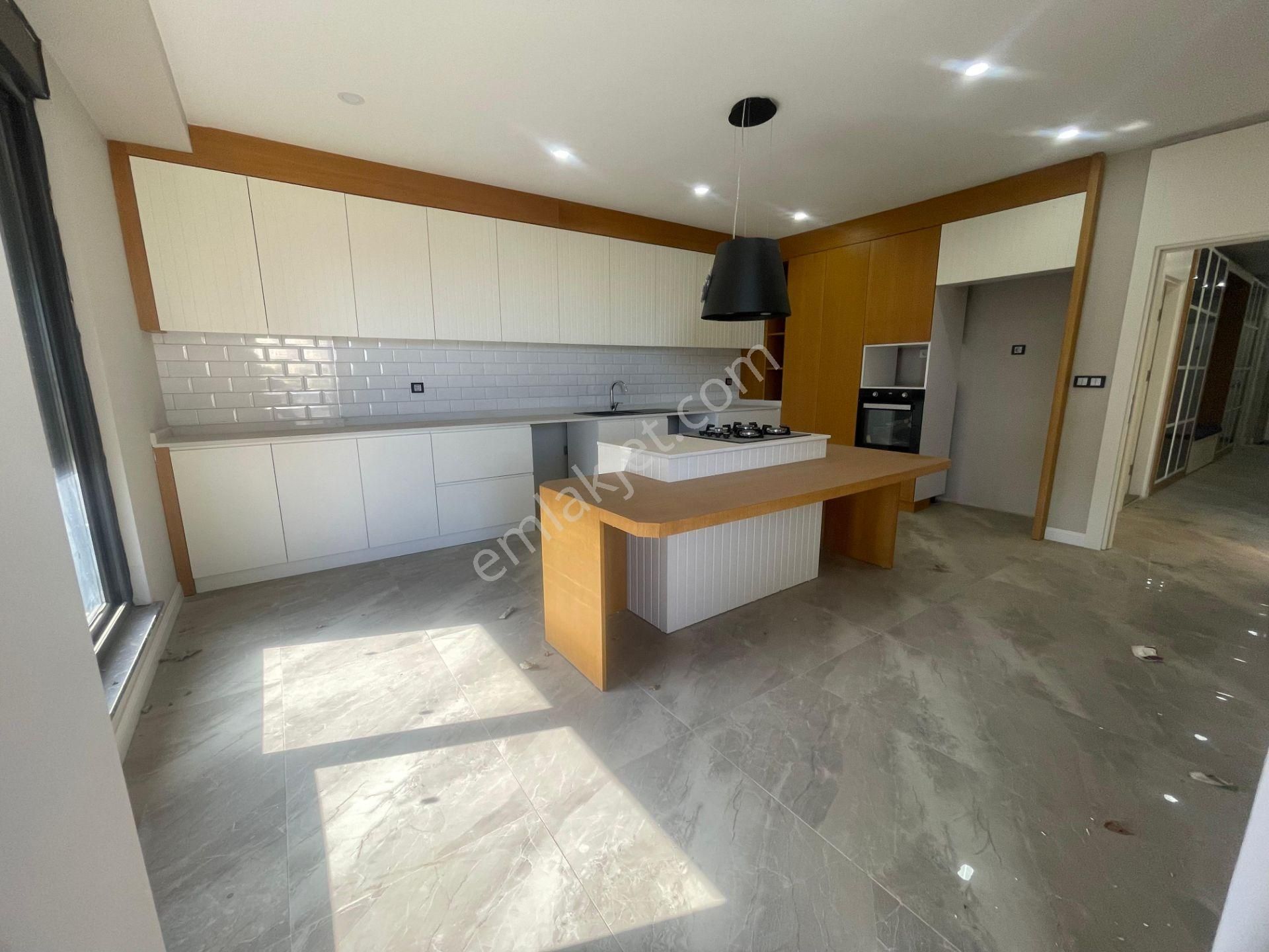 Ultra Lüx 3+1 220m2 Merkezi Konumda Havuzlu Site İçinde Daire