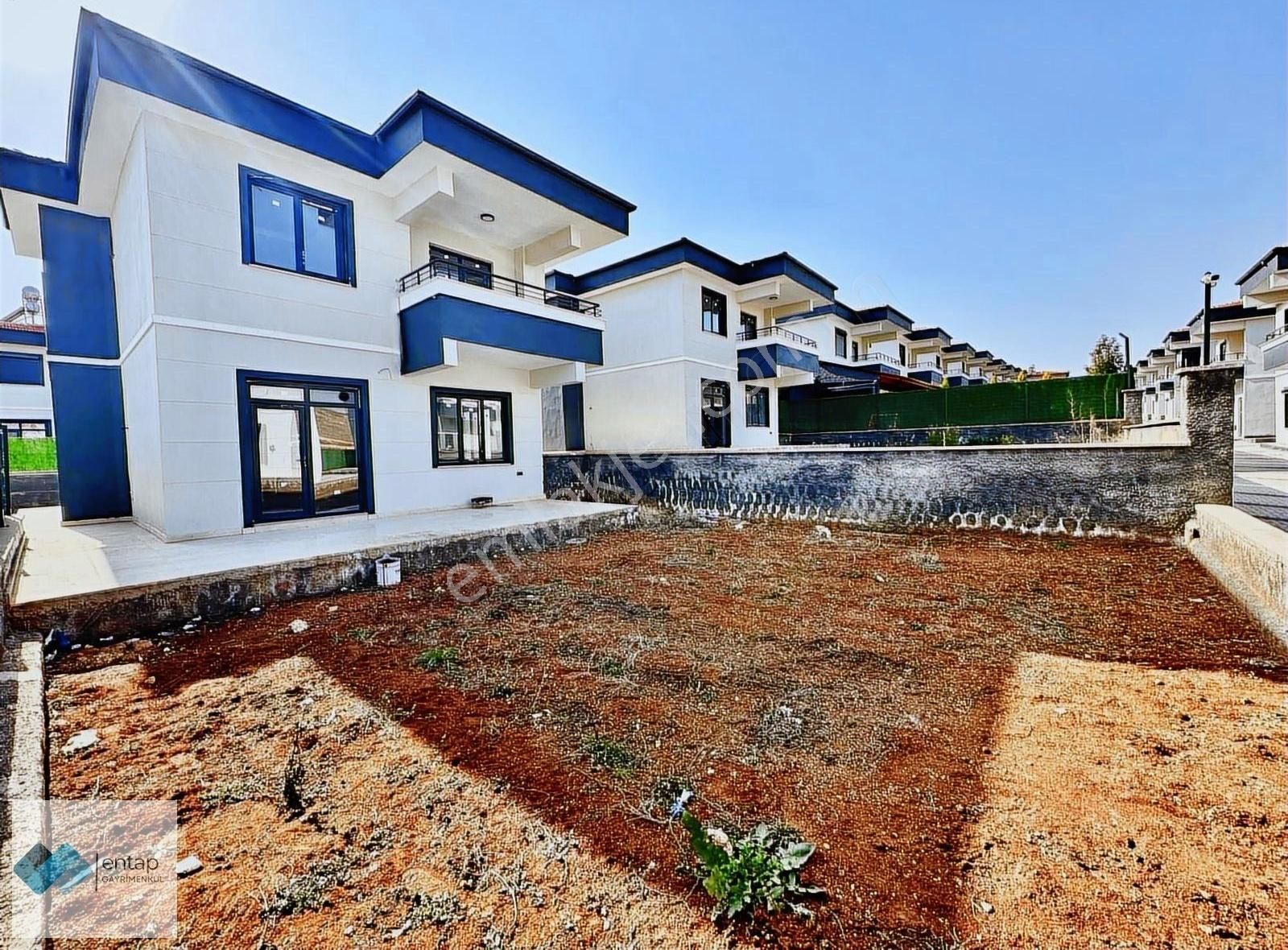 Entap'tan Körkünde Satılık 4+1 Site İçi Sıfır Villa!!!