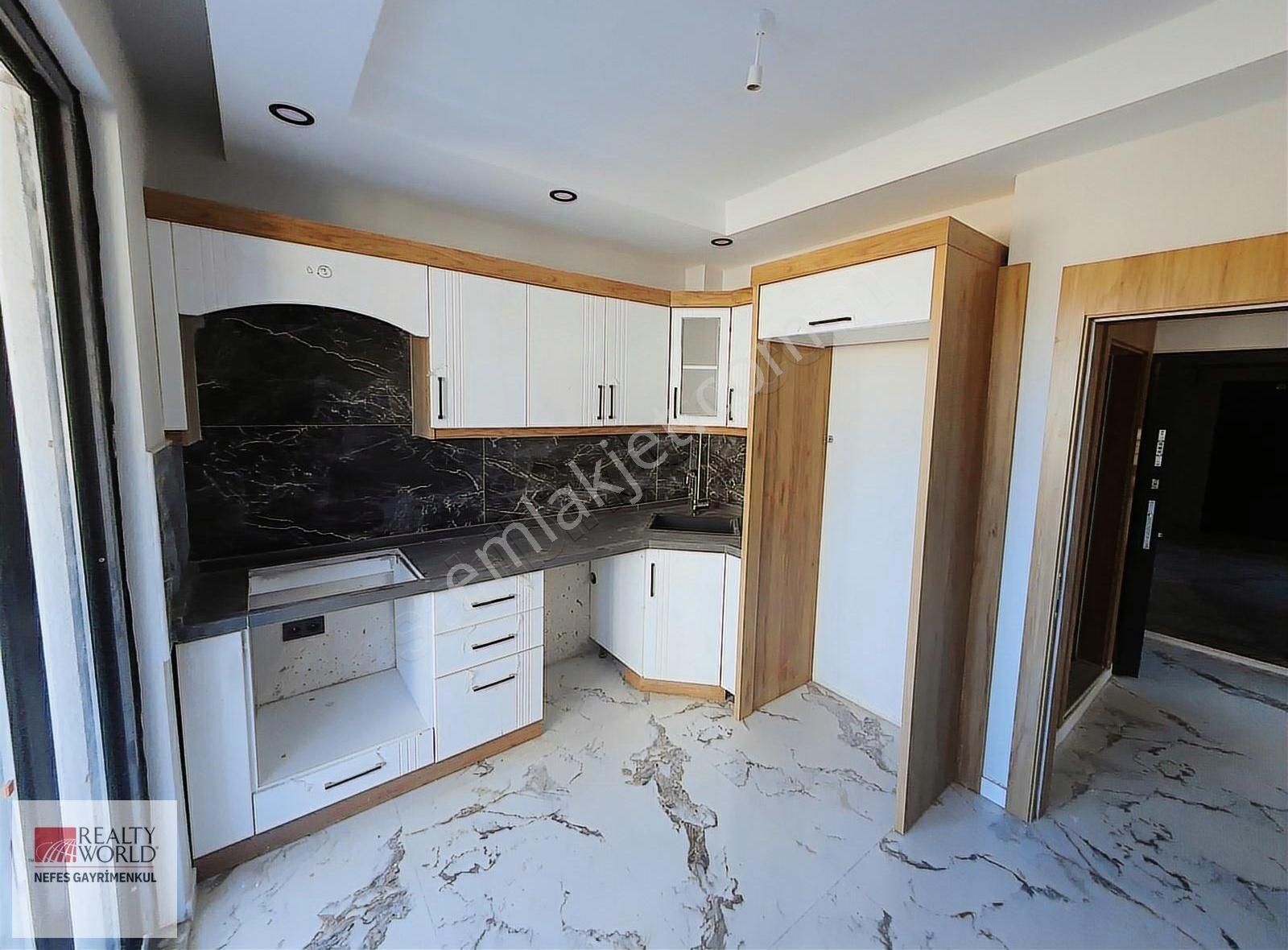 Rw Nefes'ten Bahçelievler'de Kapalı Mutfak 2+1 Daire