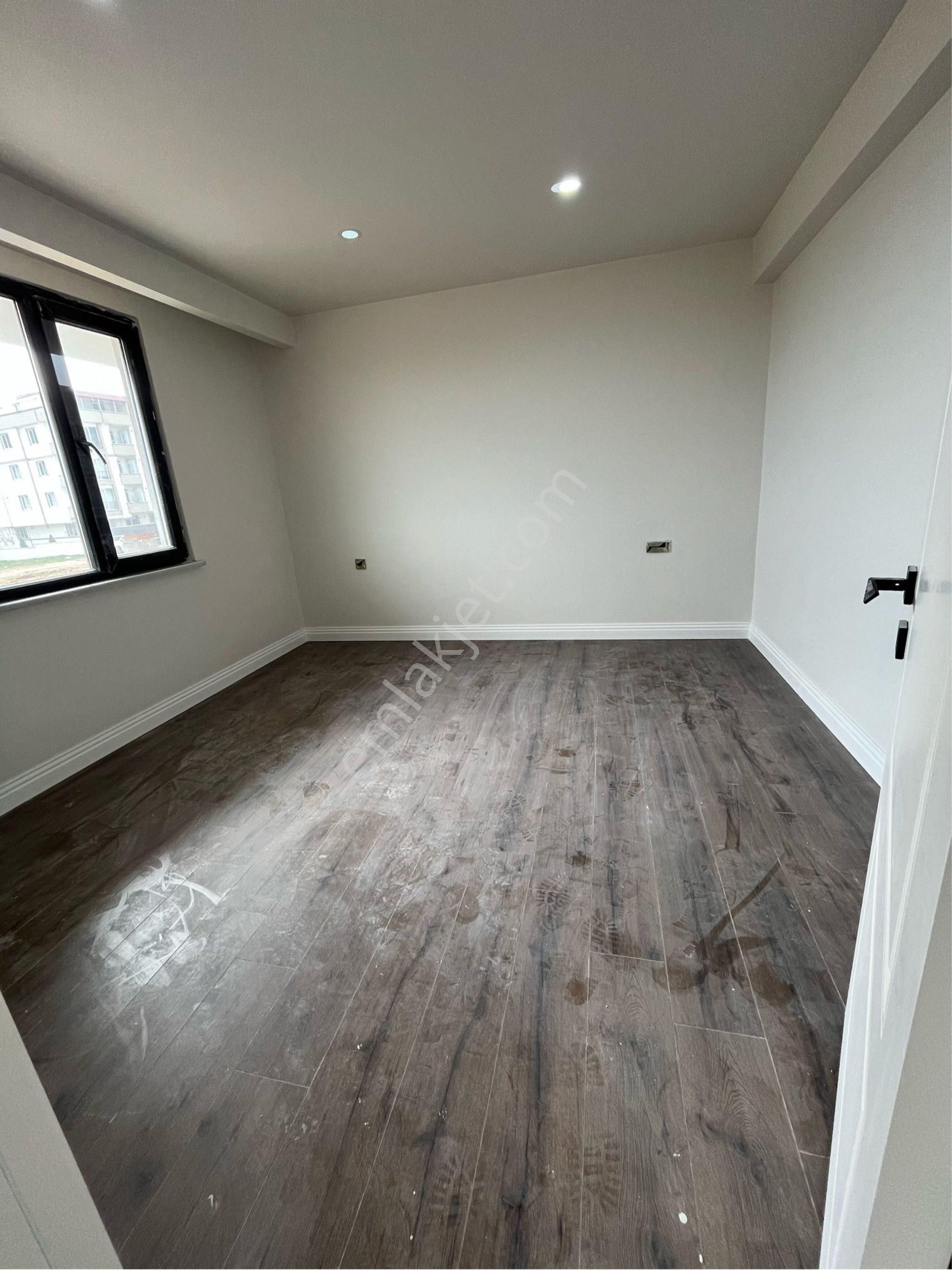 Kapaklı Devlet Hastanesinin Karşısında 1+1 55 M2 Lüx Dairemiz Satılıktır