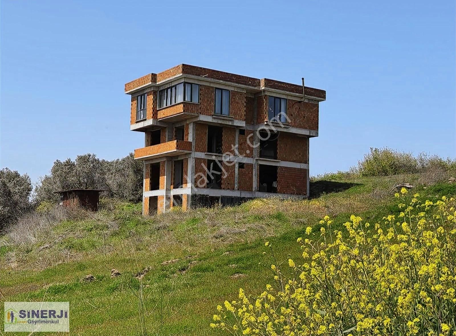 Yalova Termal Akköy De Satılık Deniz Manzaralı 4 Katlı Villa