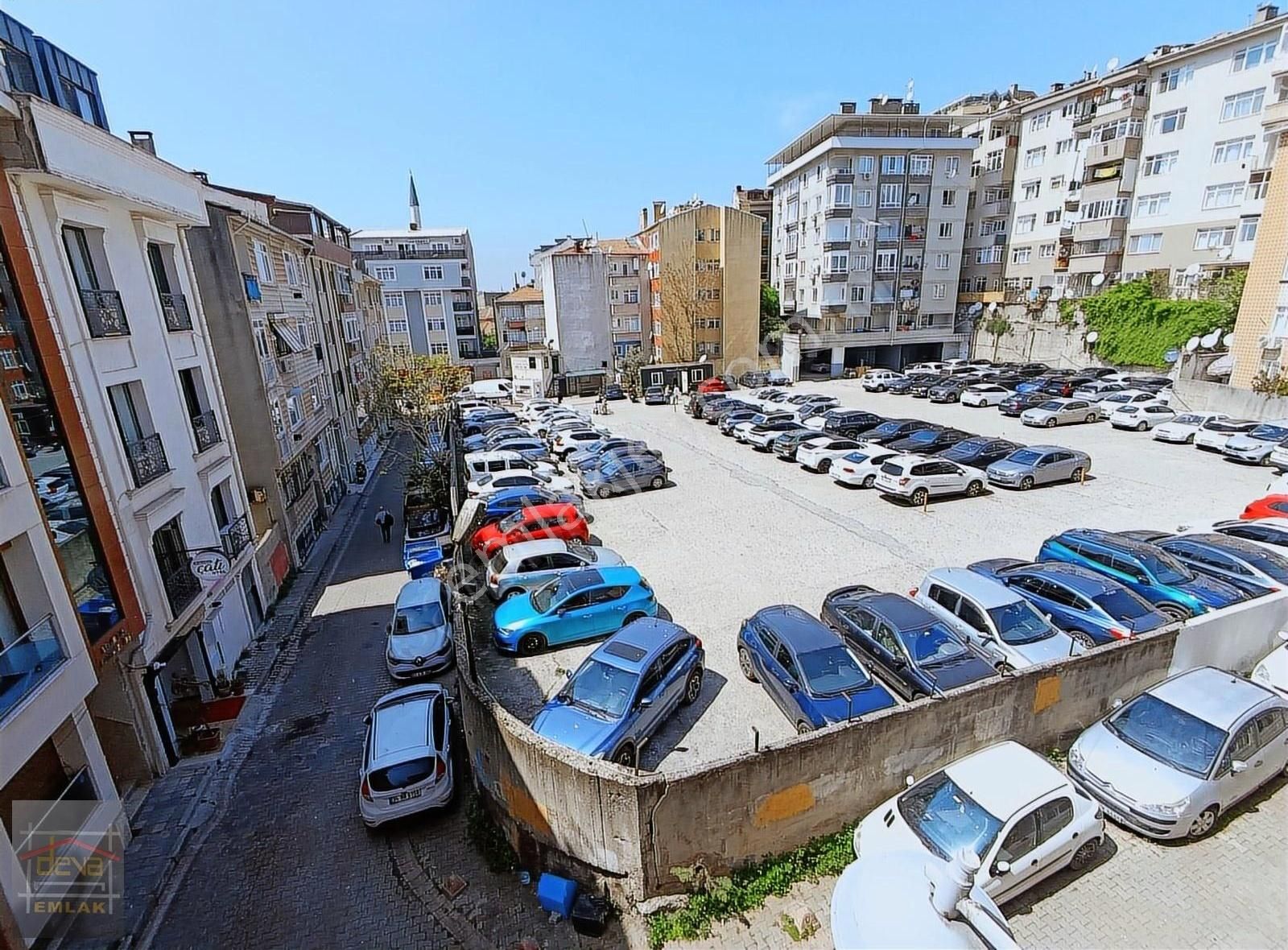 Devadan Tam Merkezde Yokuşsuz Düz Ayak Köşe Ferah Önü Açık 2+1