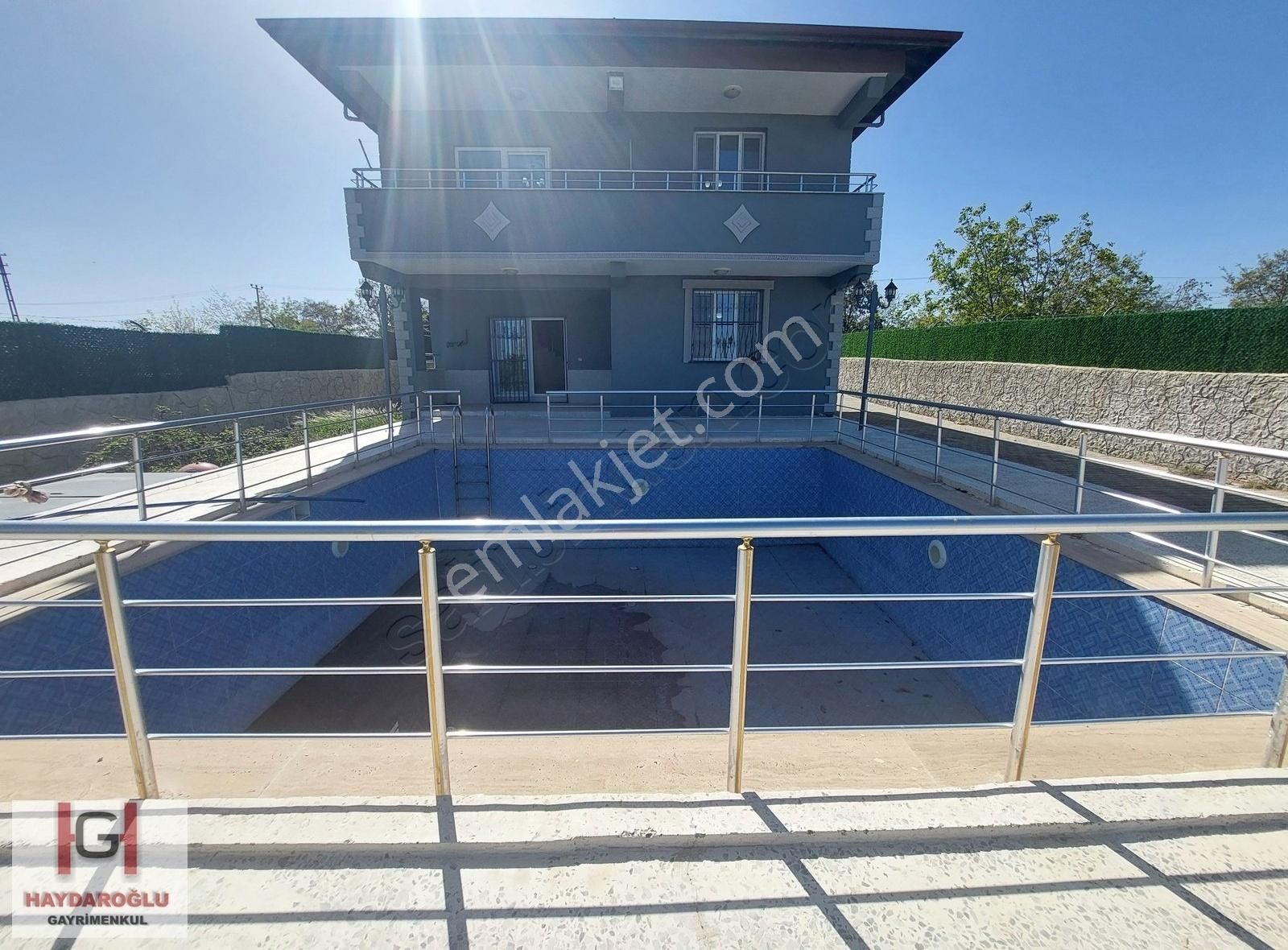 Gaziantep Bağlarbaşı Zeytinli Anayol Üstü Satılık İkiz Villa