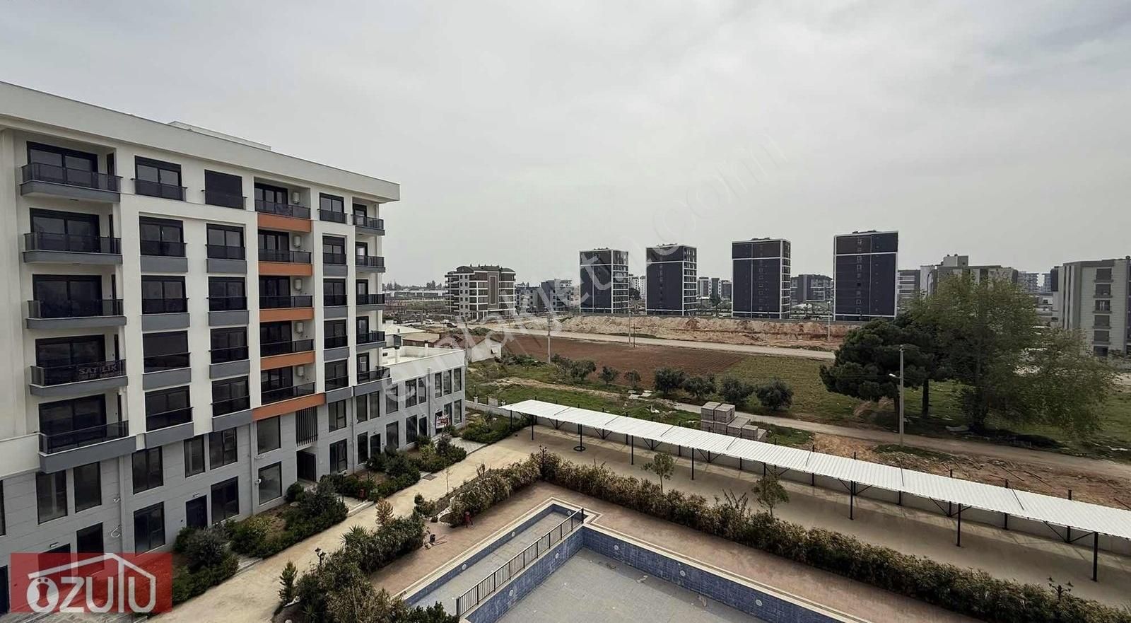 Altıntaş'ta Havuzlu Site İçinde 1+1 Daireler