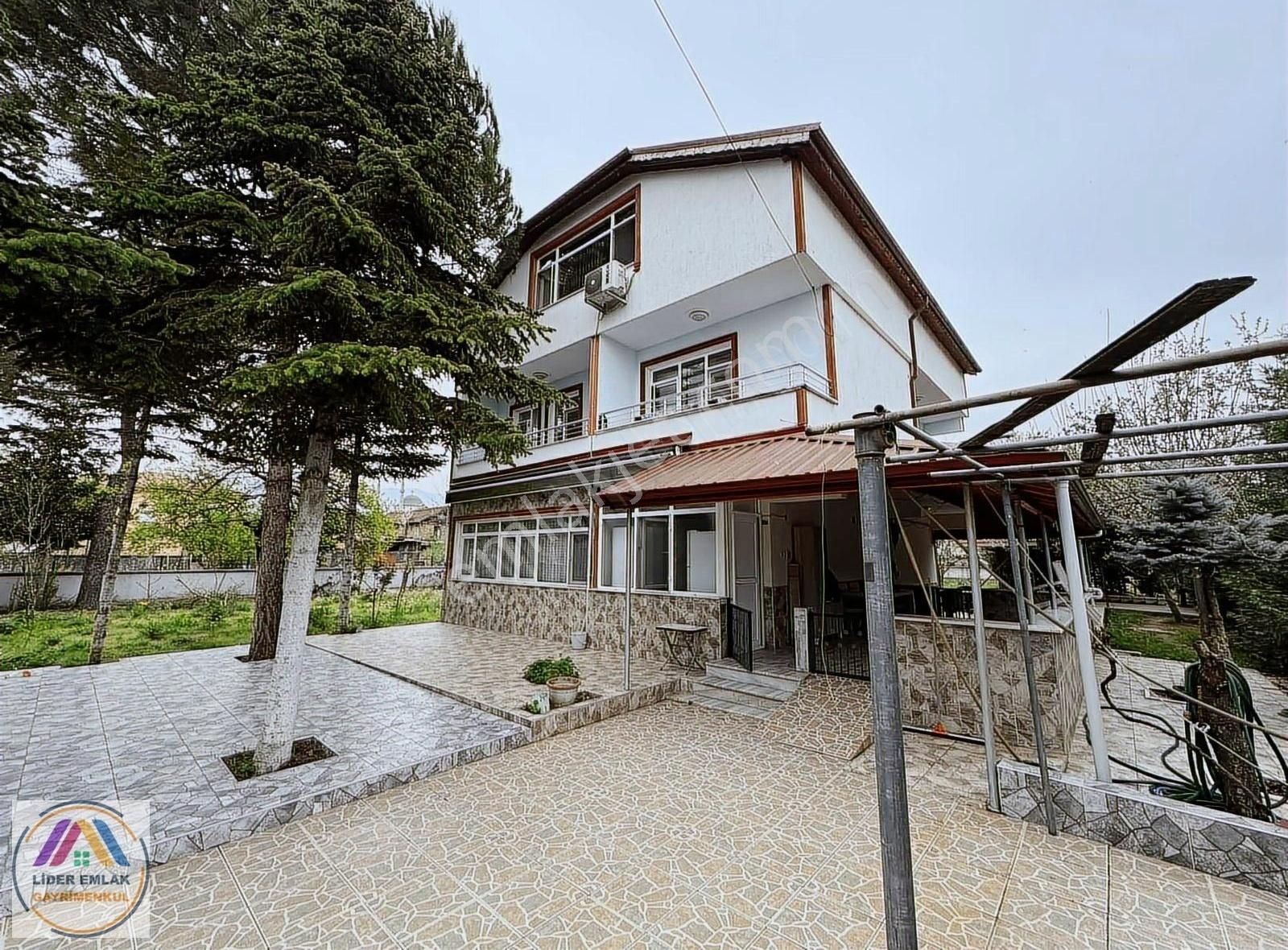 Lider Emlaktan İnönü Mh'de 1088 M2 İçerisindesatılık Tripleks Ev