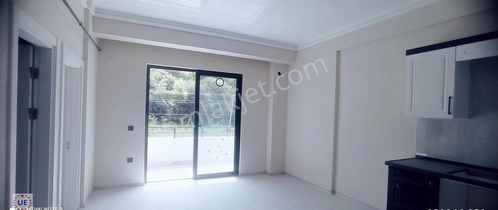 Uygun, Atakum İncesu Mahallesinde Ana Yola 2. Bina Lüks Yapılı 1+1 65 M² 3. Kat