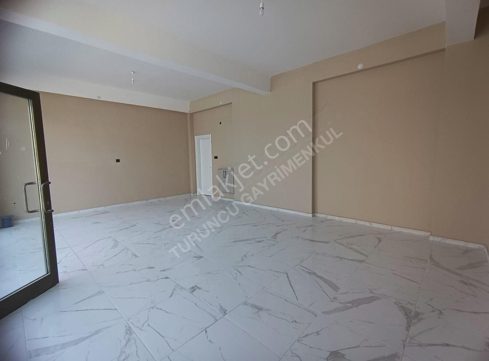 Ahmet Özcan Cd. Satılık 40m2 Satılık Dükkan