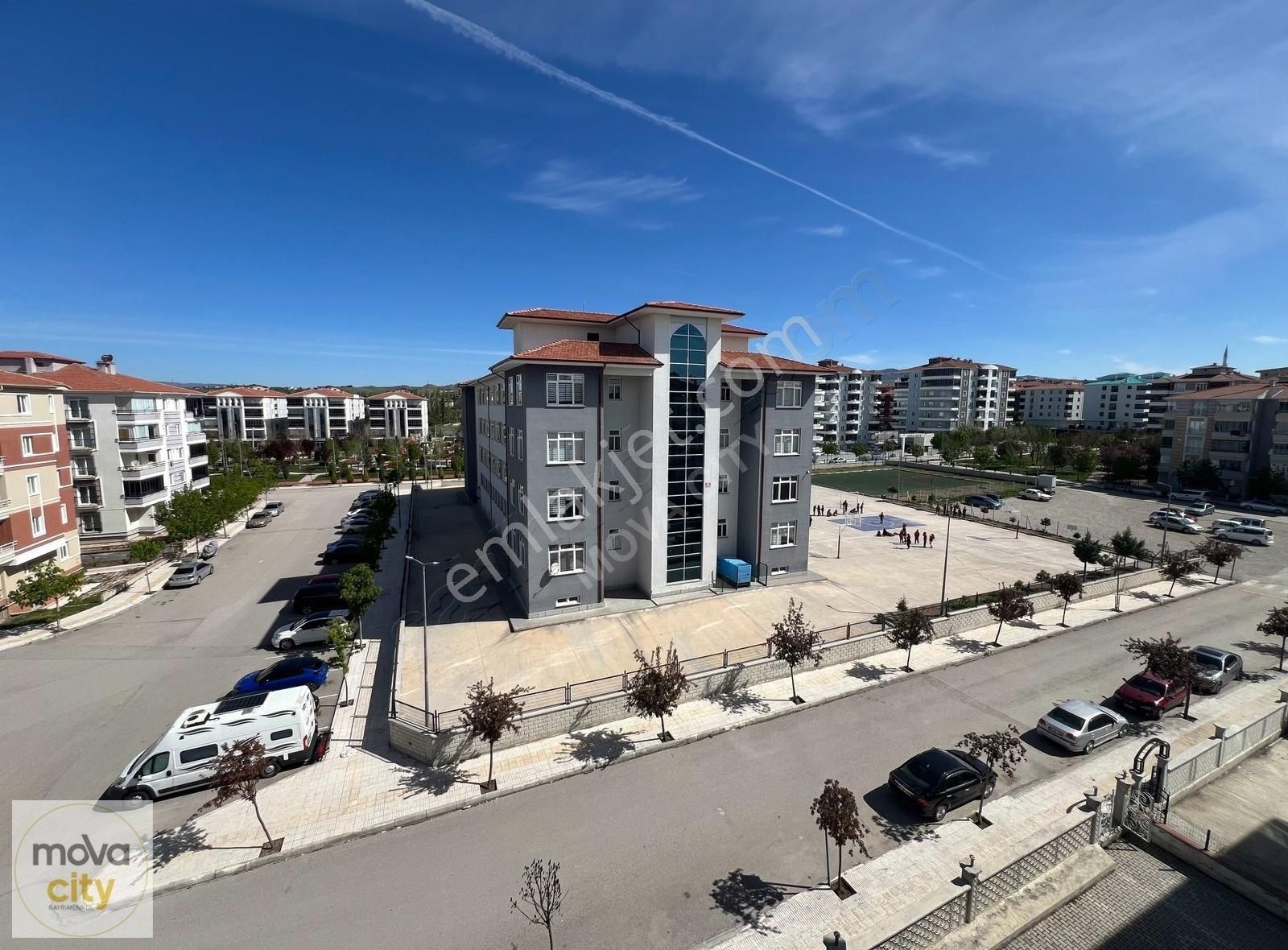 Bekir Aksoy İlkokulu Yanı Satılık 3+1 Bakımlı Daire