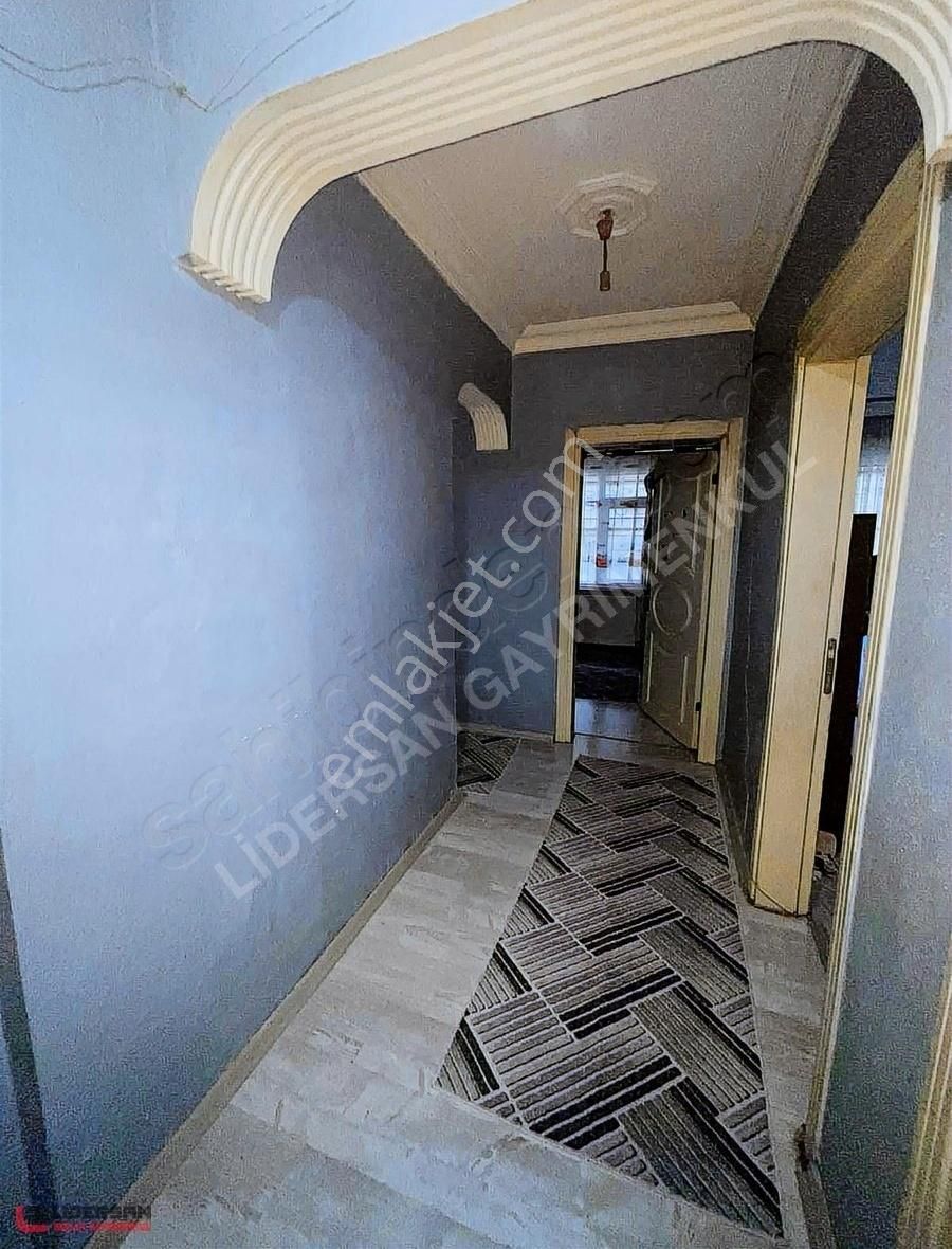 Satılık Yenibosna Merkezde Site İçerisinde Daire