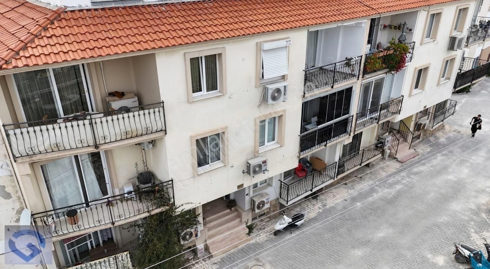 Hüseyin Öziç'den Çeşme Marina Yakını Satılık Arakat Daire.