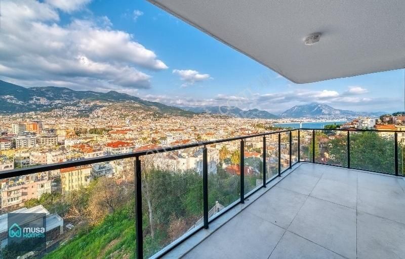Alanya Kalede Geniş 1+1 Eşyalı Deniz Doğa Şehir Manzaralı Daire