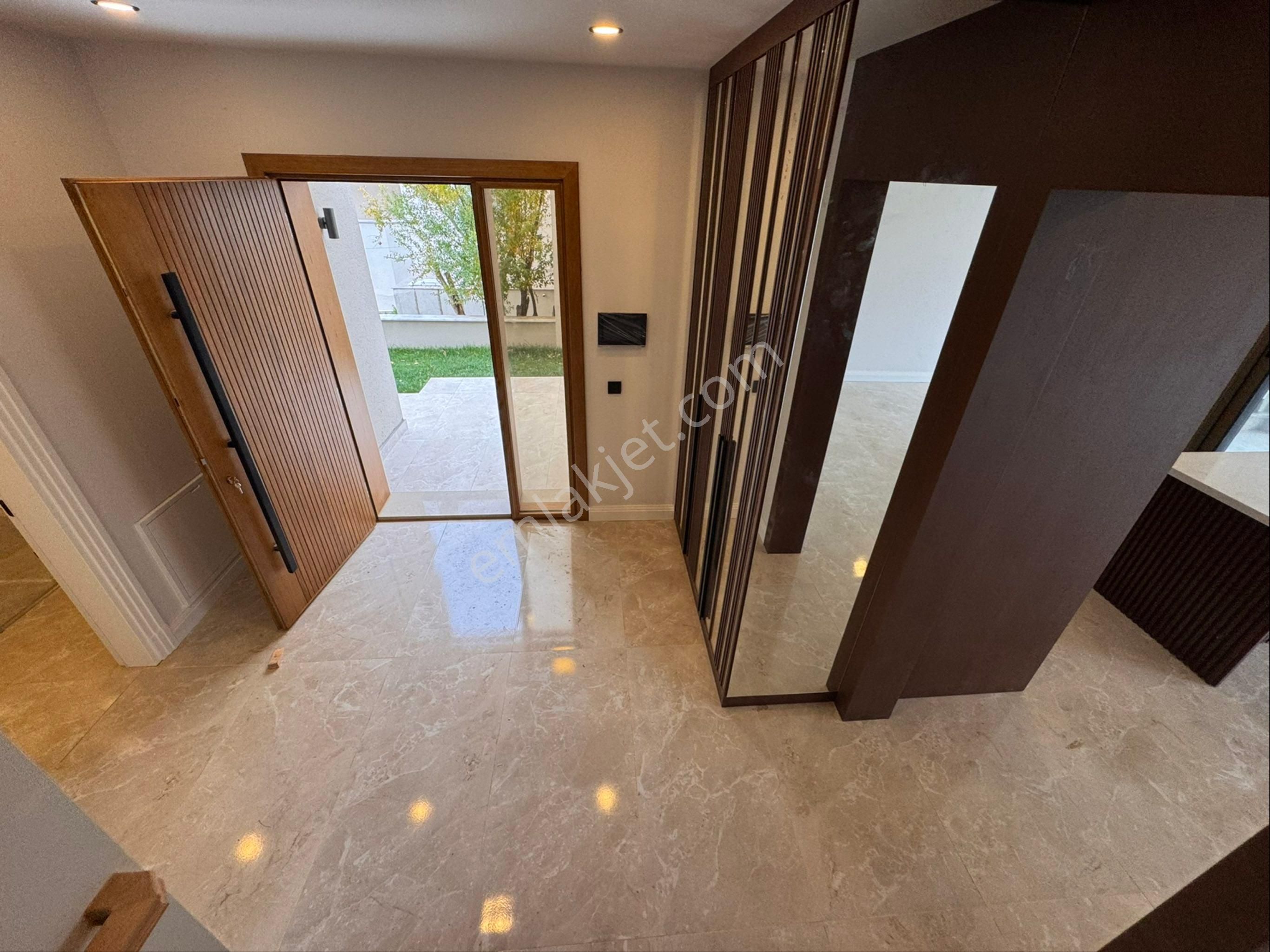 Güçlü Kardeşler Denize 100 Metre Ultra Lüks 4+1 Tasarım Ötesi Villa - Görsel 17