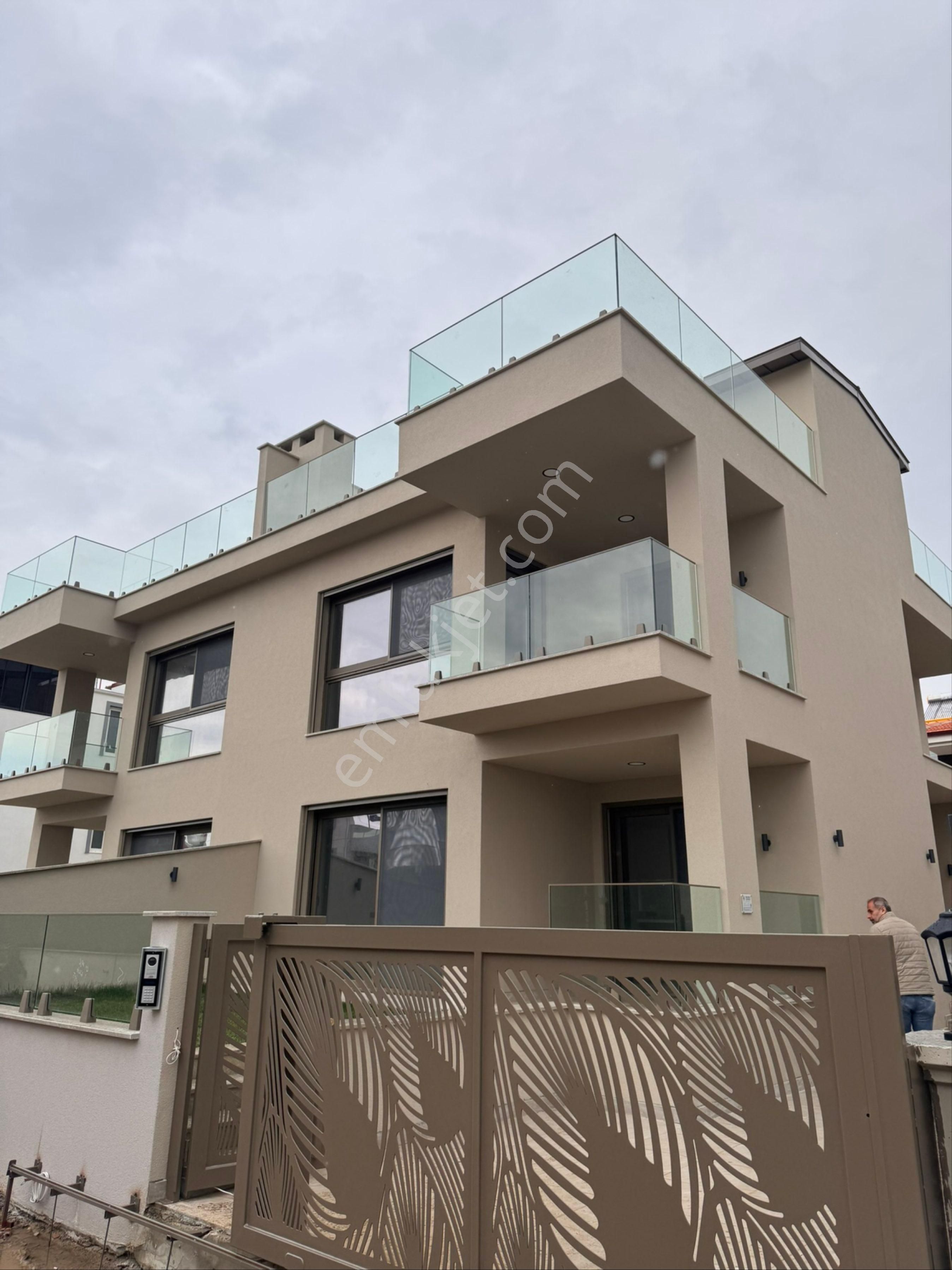 Güçlü Kardeşler Denize 100 Metre Ultra Lüks 4+1 Tasarım Ötesi Villa - Görsel 4