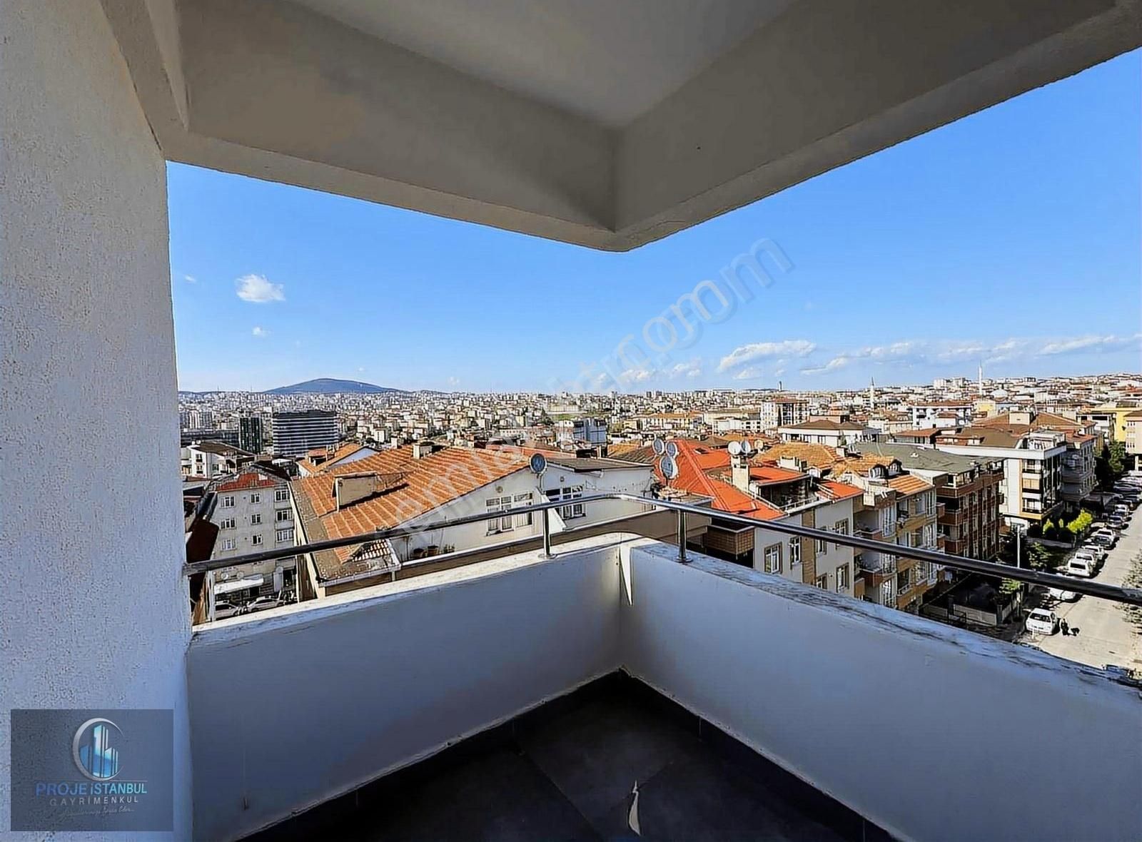 Pendik Güzelyalı Mahallesin'de Deniz Manzaralı 2+1 Daire