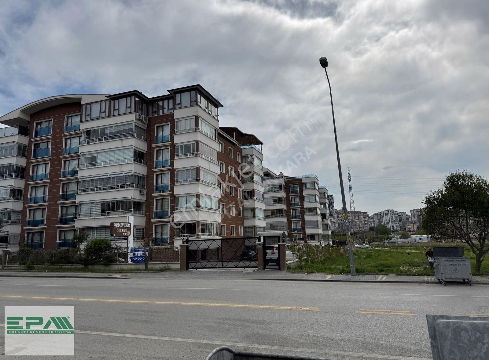 Serhat Mahallesi Cadde Üzeri Şen Evler Sitesi Satılık 6+1