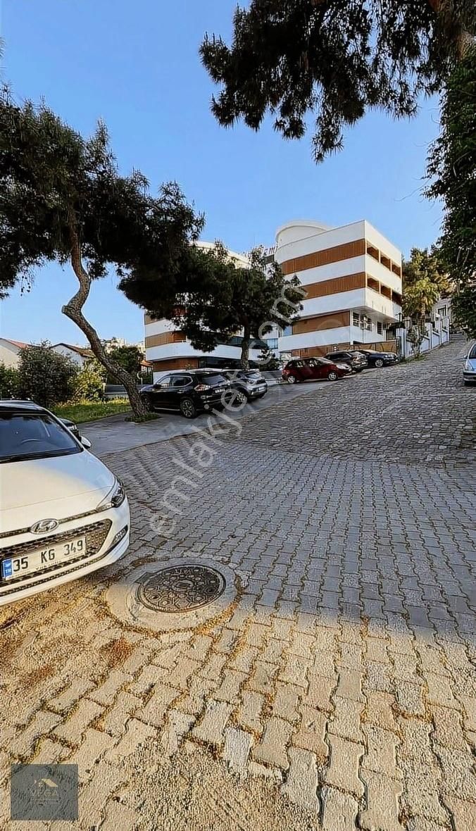 Balçova Agora'nın Karşısında Satılık 2 + 1 Daire