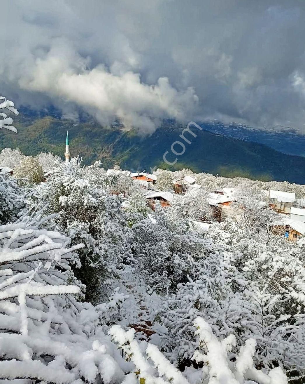 Yetiş Emlaktan Mustafakemalpaşa Çamlıca Köyünde 9400m2 Tarla
