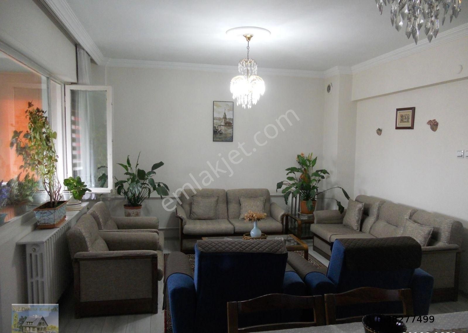 Paşakonak Mahallesinde 3+1 Satılık Site İçi Üst Kat Daire