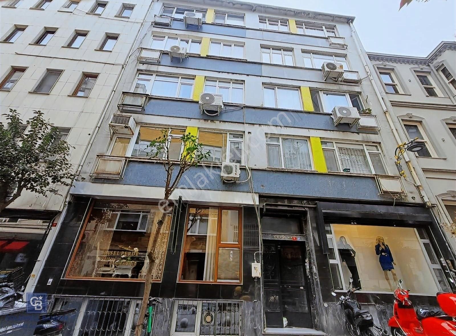 Nişantaşı'nda Mükemmel Lokasyonda Eşyalı Satılık Daire
