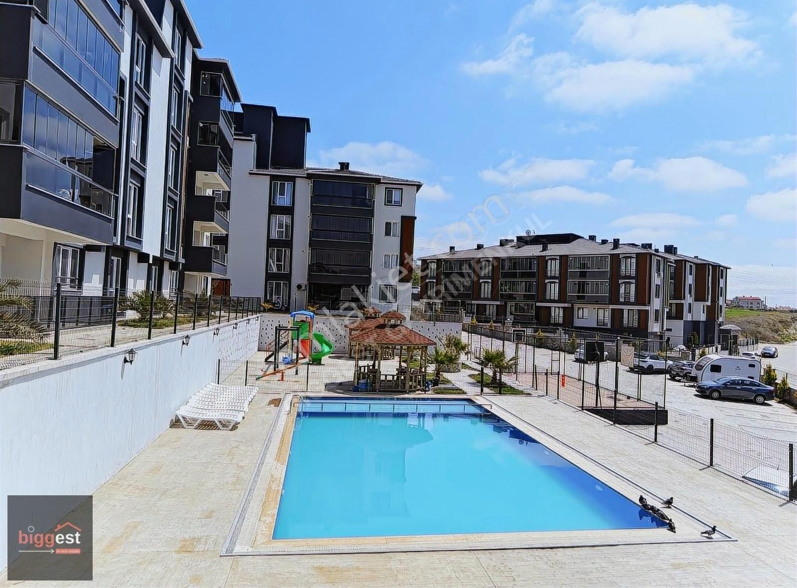 Çorlu Rumeli Arakat 2+1 Havuzlu Site Ebv.banyolu Sıfır Daire