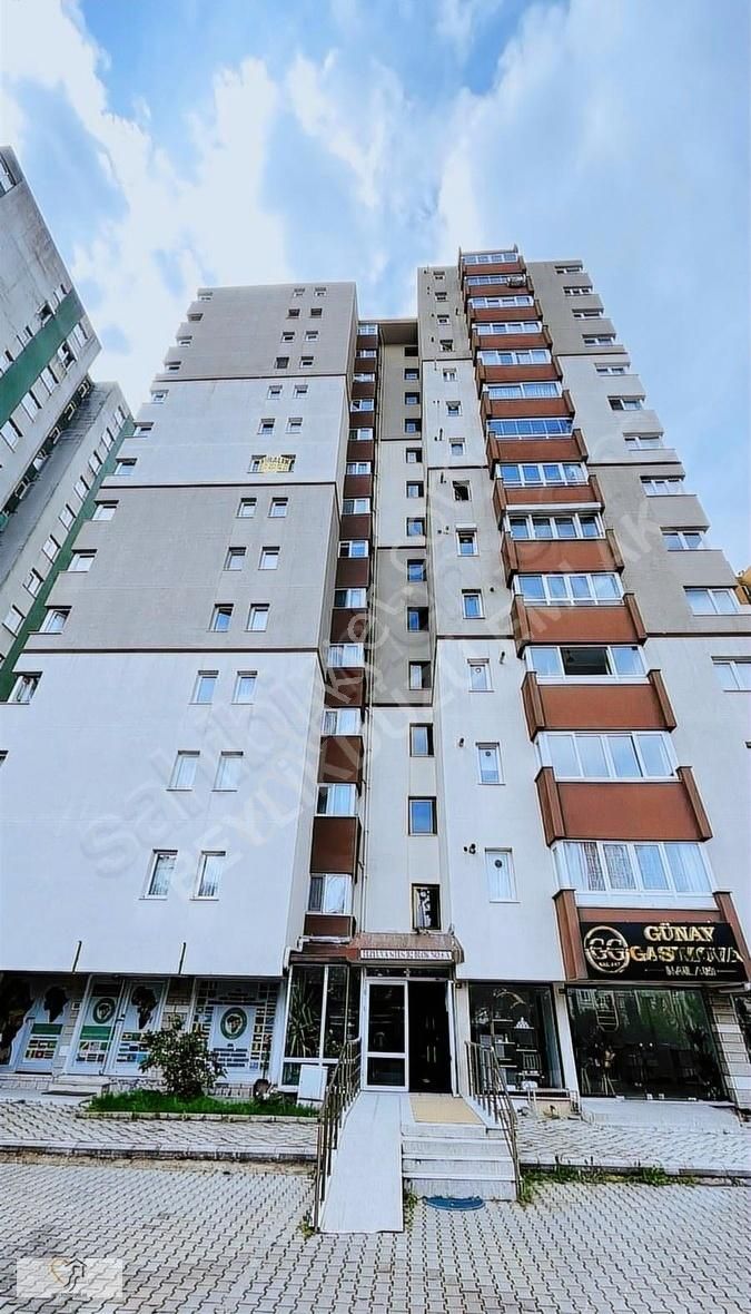 Cumhuriyet Mahallesi Tezvuya Sitesi 135 M2 3+1 Kiralık Daire