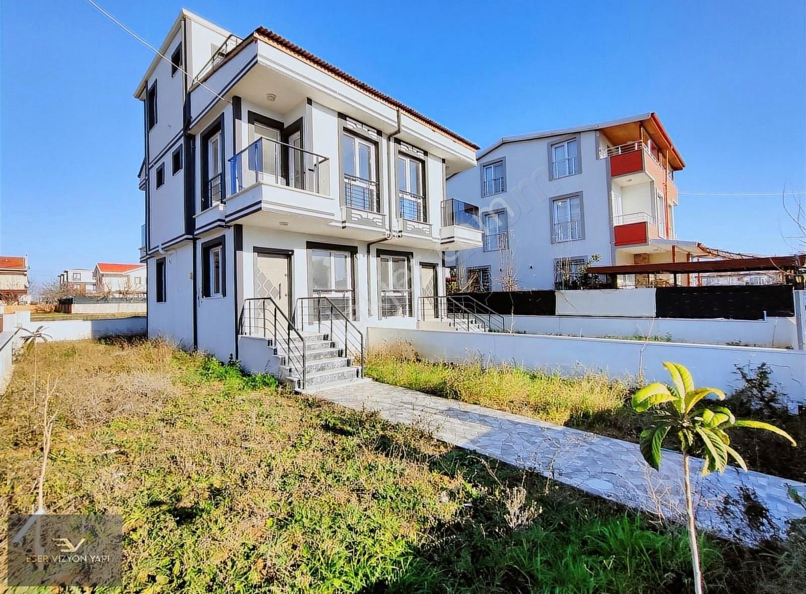 Eser Vizyon İskânlı Geniş Bahçeli Teraslı Merkezi Konumda Villa
