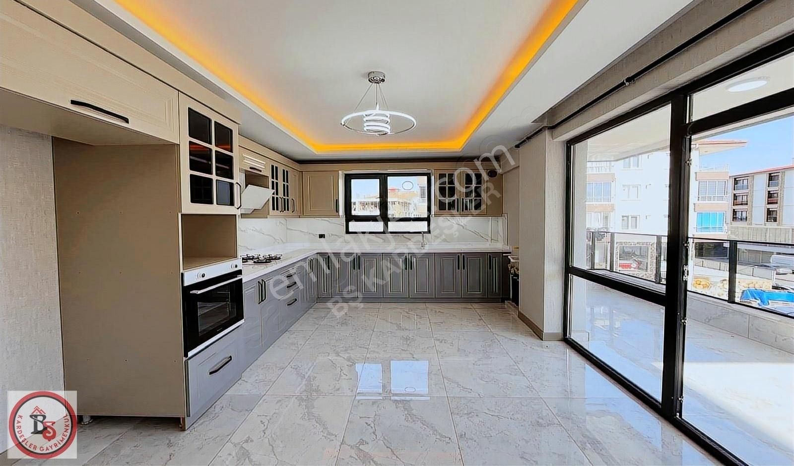 Kardeşler'den Katta Yeni Binada Masrafsız Cadde Yakını 3+1 Daire