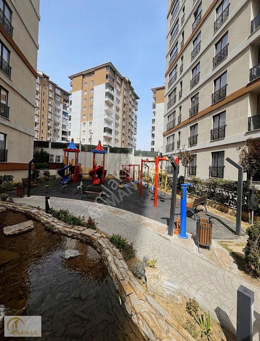 Ömür İstanbul Sitesinde 2+1 Manzaralı Boş Lüks Kiralık Daire