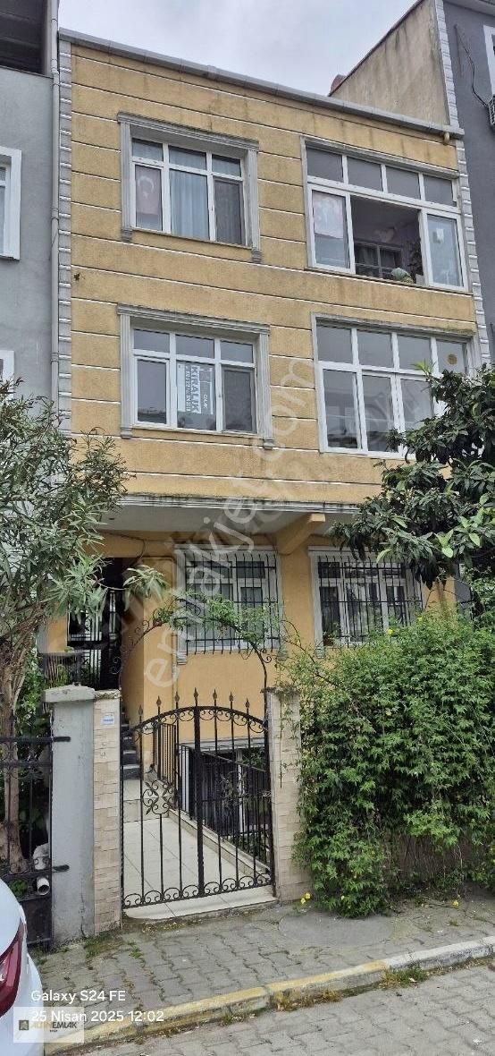 Eyüp Düğmeciler Mah.2+1.3.kat 85 M2 Kombili Kiralık Daire