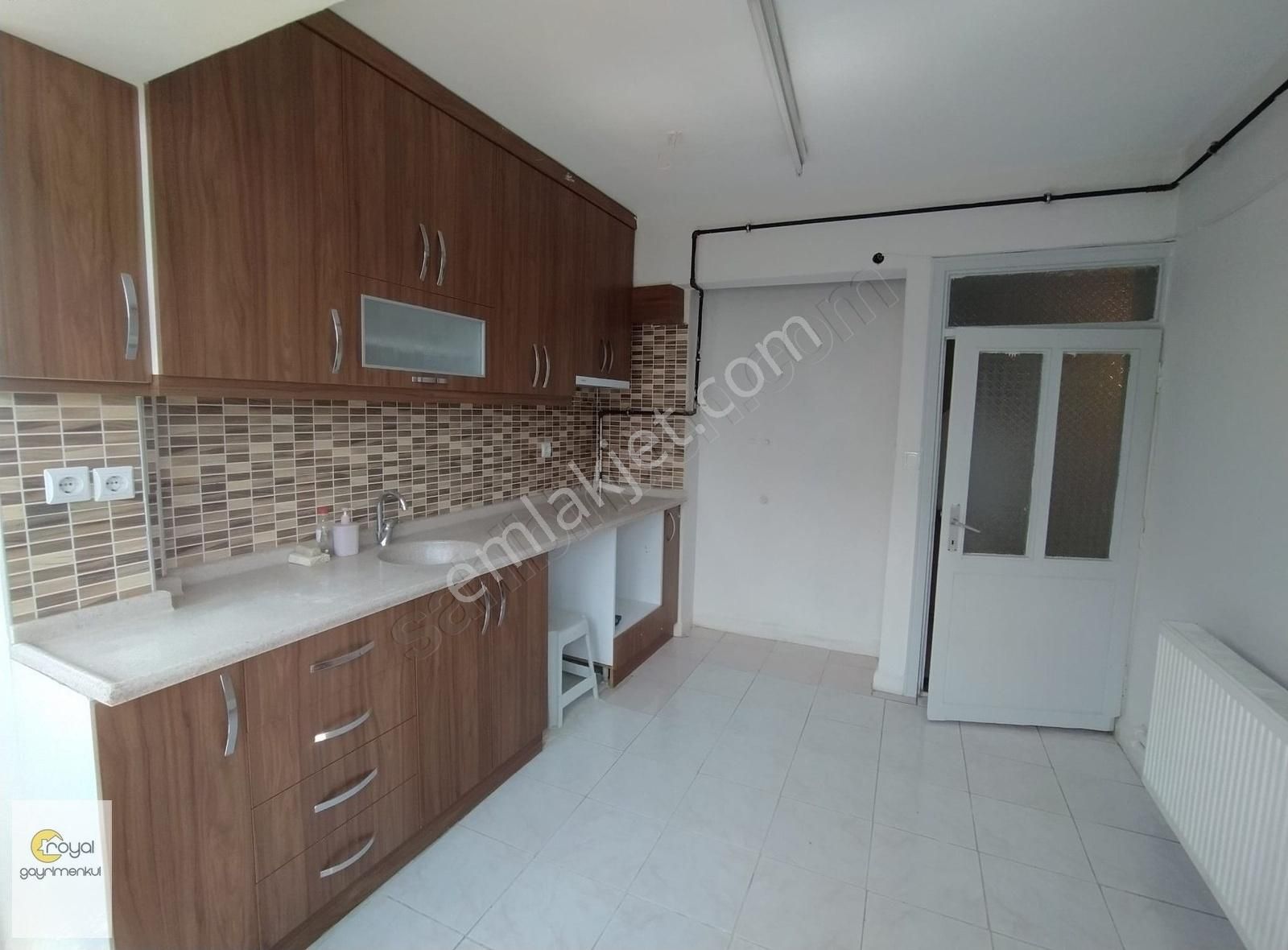 Ege Kent Hastanesine Çok Yakın Aileye 3+1 135 M² Kiralık Konut