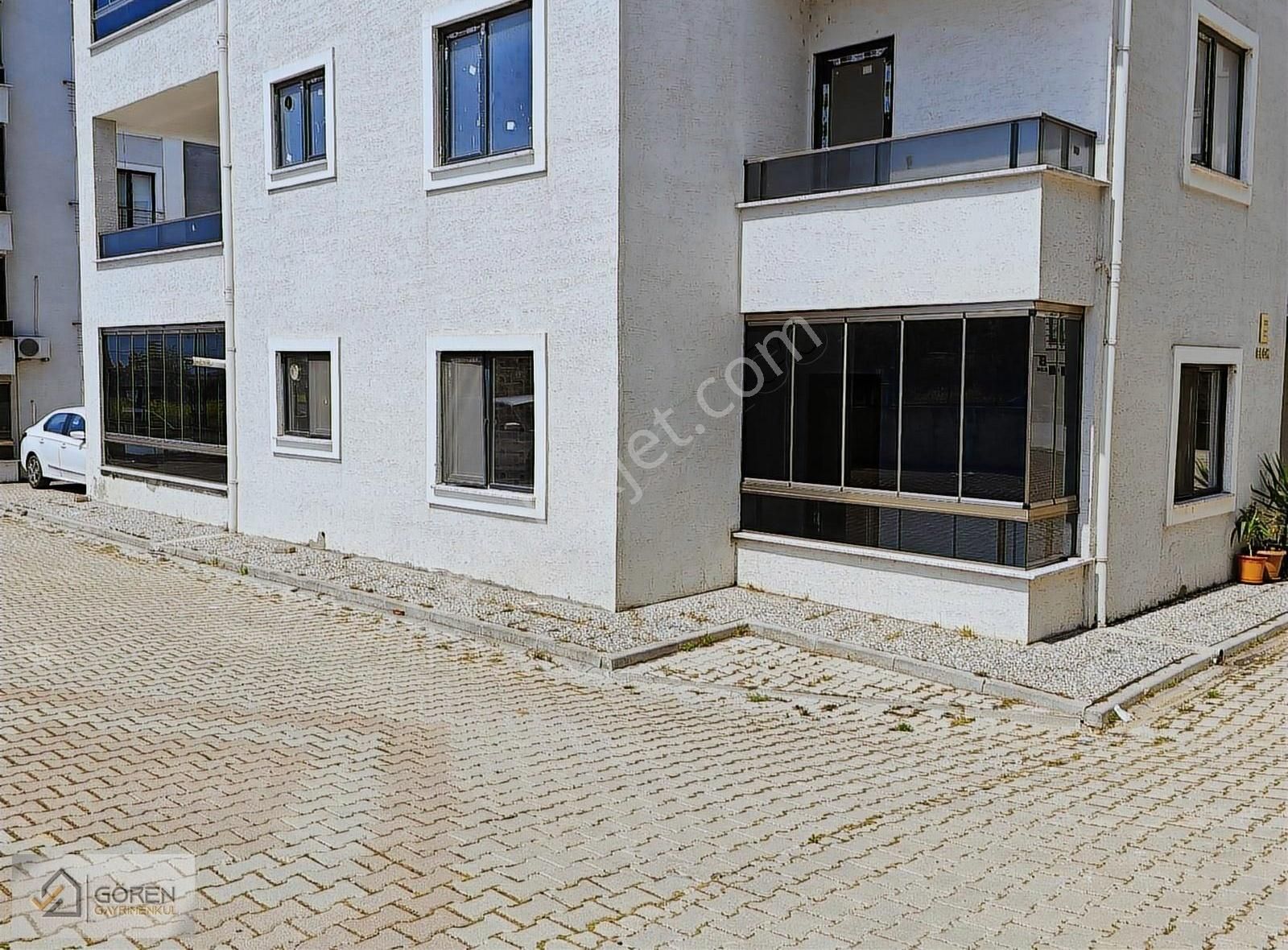 Krediye Uygun Geniş 2+1 Bahçe Katı Kapalı Balkonlu Site İçi