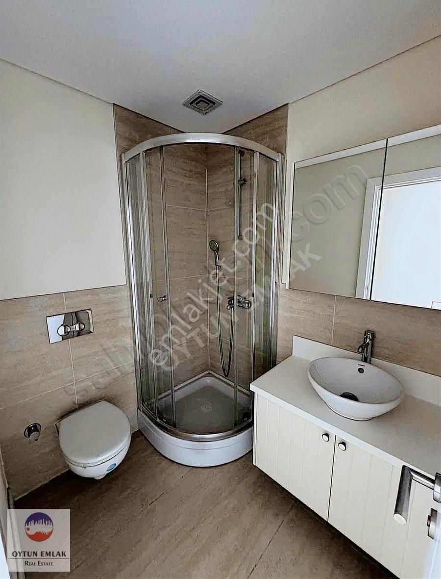 Ege Yakası Karşıyaka Rezidans Göl Manzaralı Kiralık 1+1 Daire