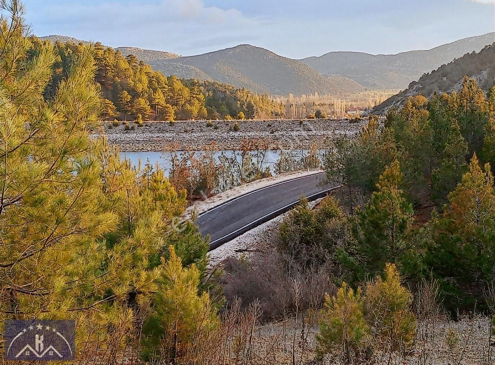 Burdur Ağlasun Hisarköy'de Full Göl Manzaralı 2787m2 Tarla
