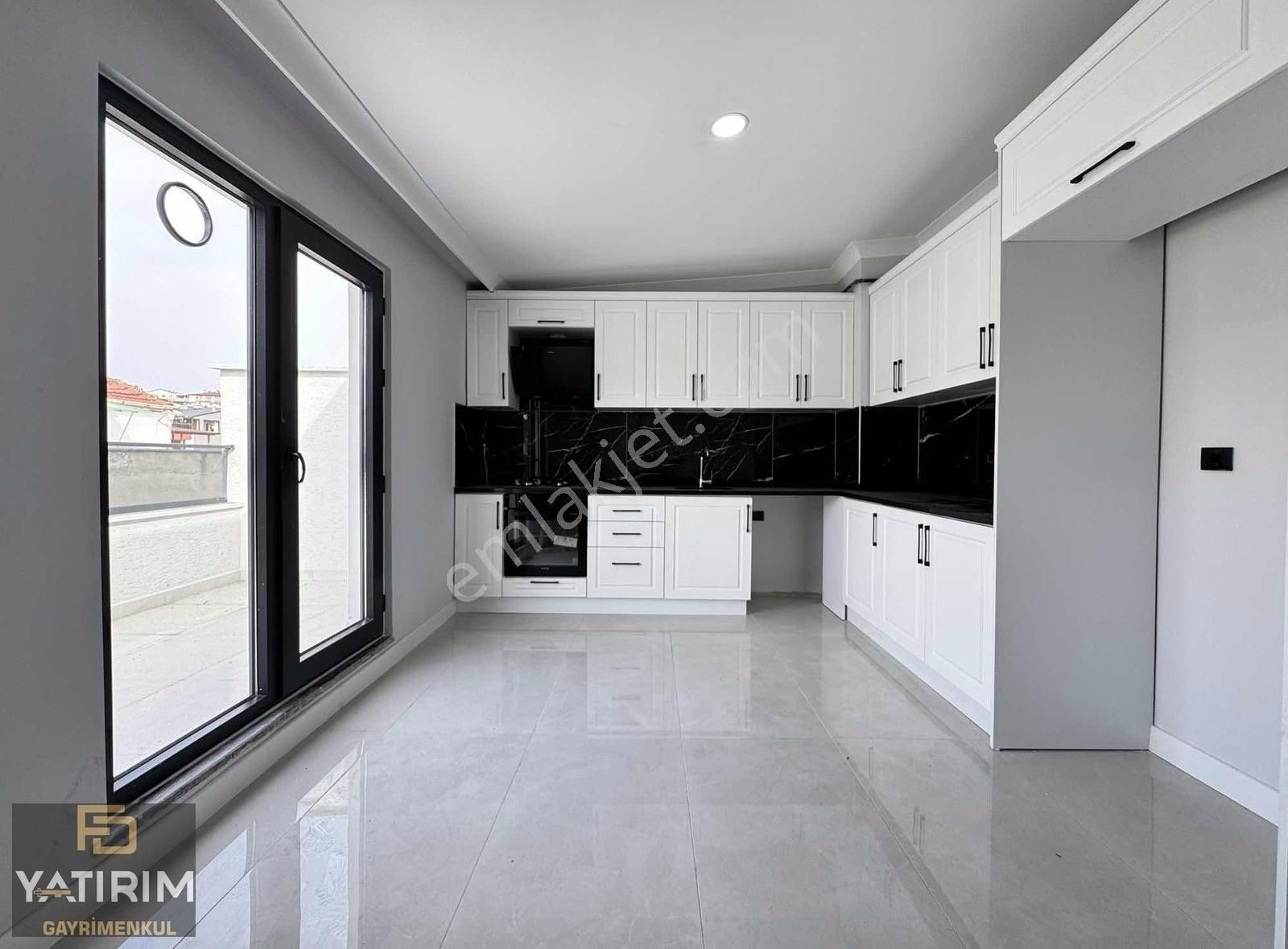 Darıca Merkez'de Asansörlü 4+1 235 M² Lüx Sıfır Çatı Dubleksi